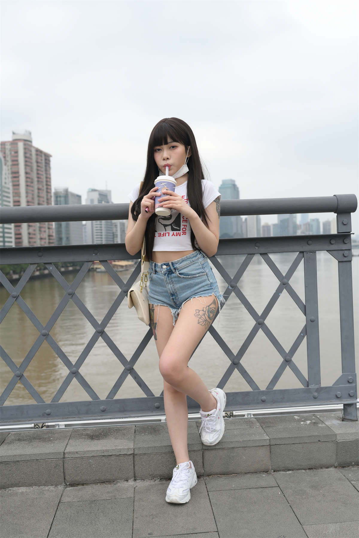 图片[2]-牛仔短裤小妹-日更街拍