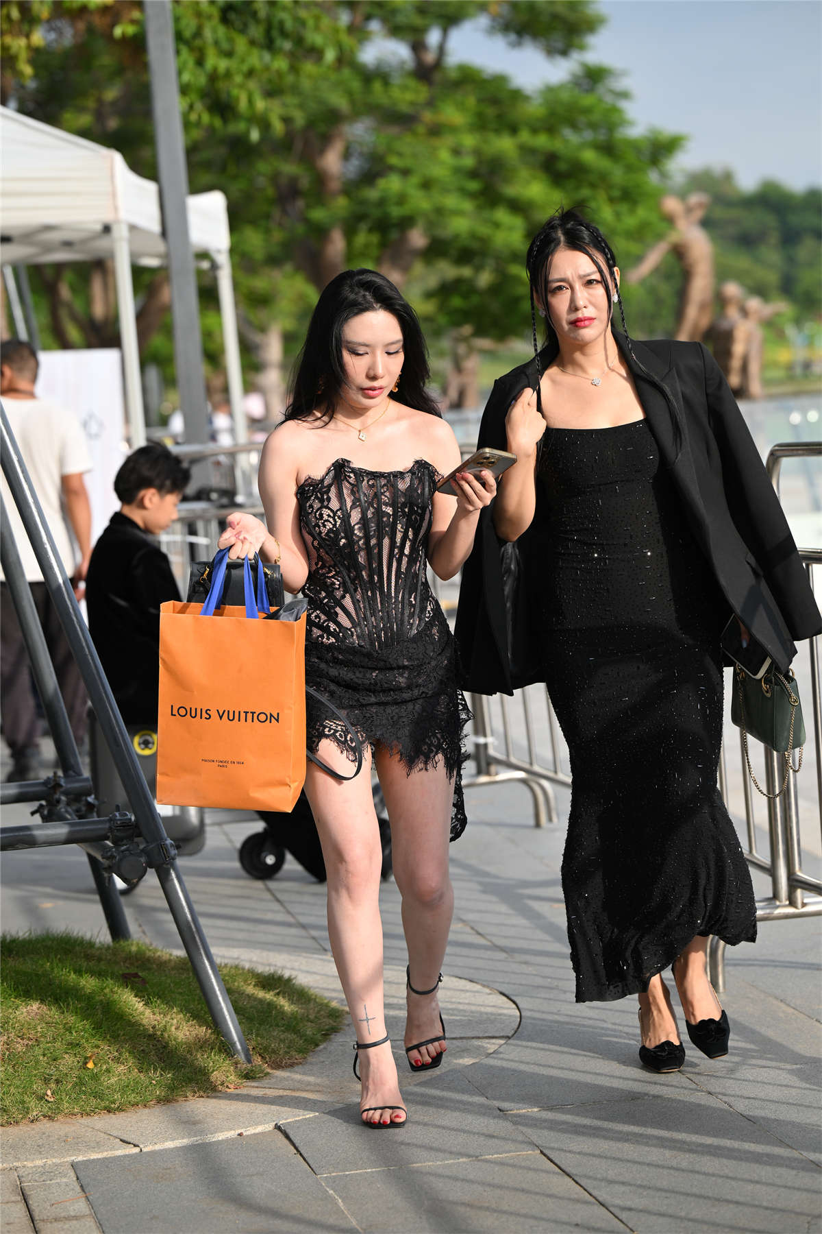 图片[2]-黑色蕾丝短裙-日更街拍