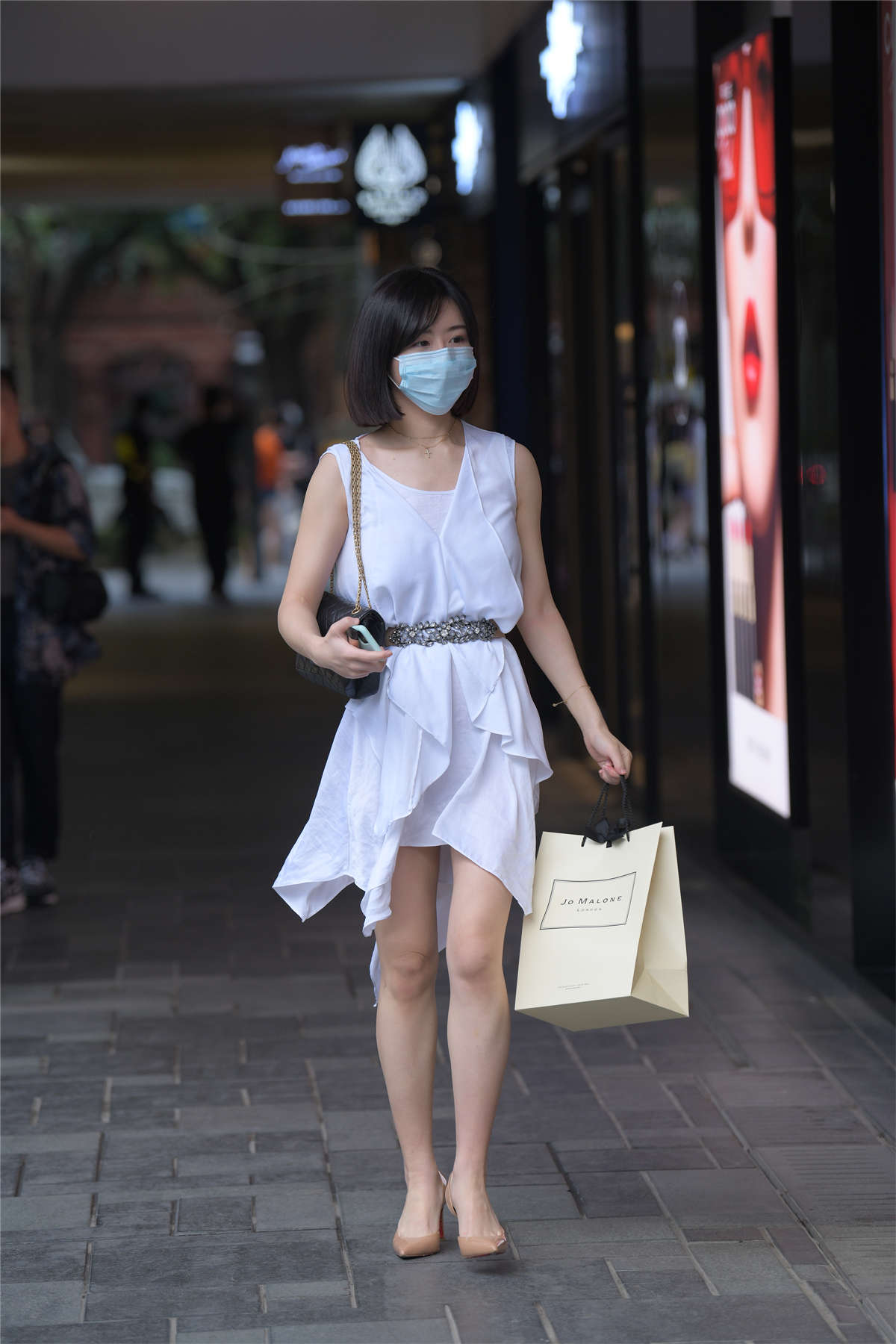 温婉气质白裙-日更街拍
