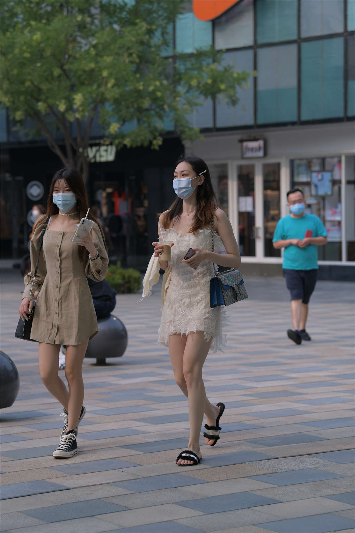 图片[2]-魅力吊带白裙-日更街拍