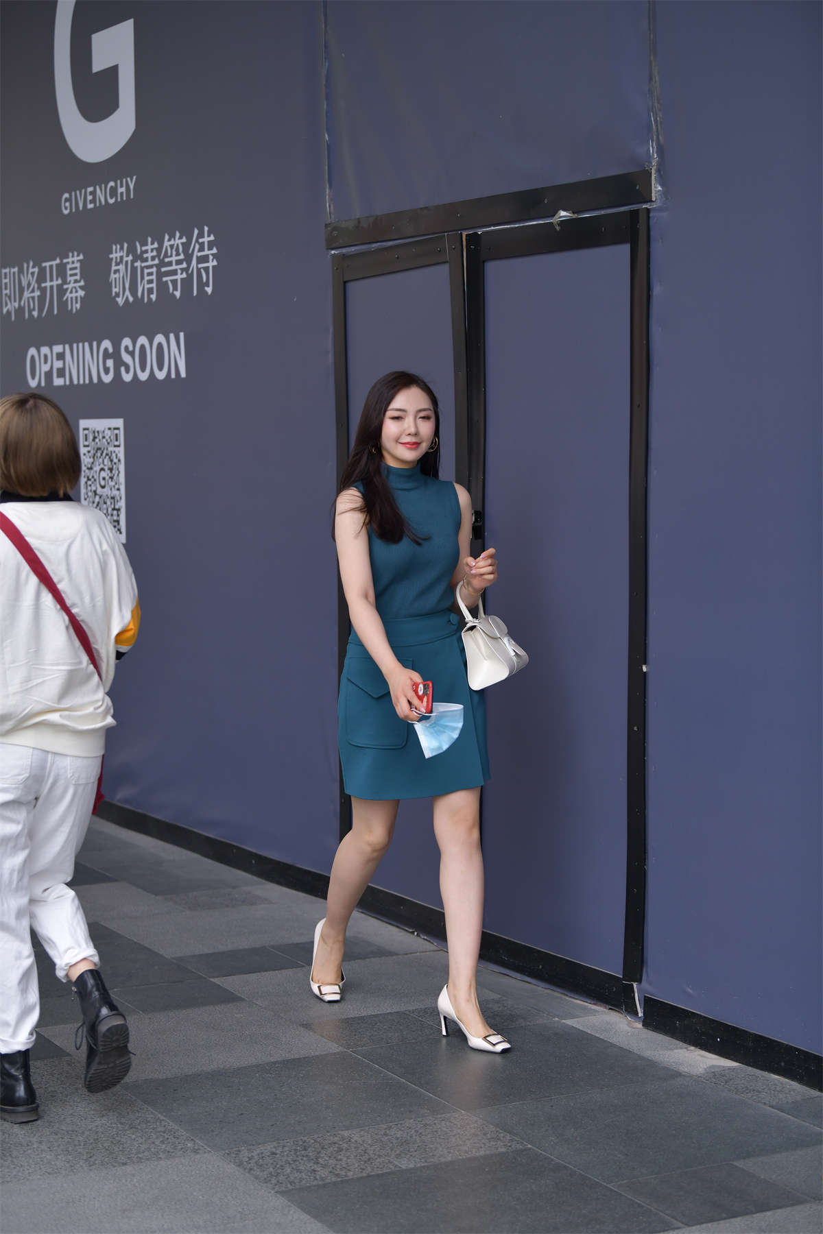 温婉绿色连衣裙-日更街拍