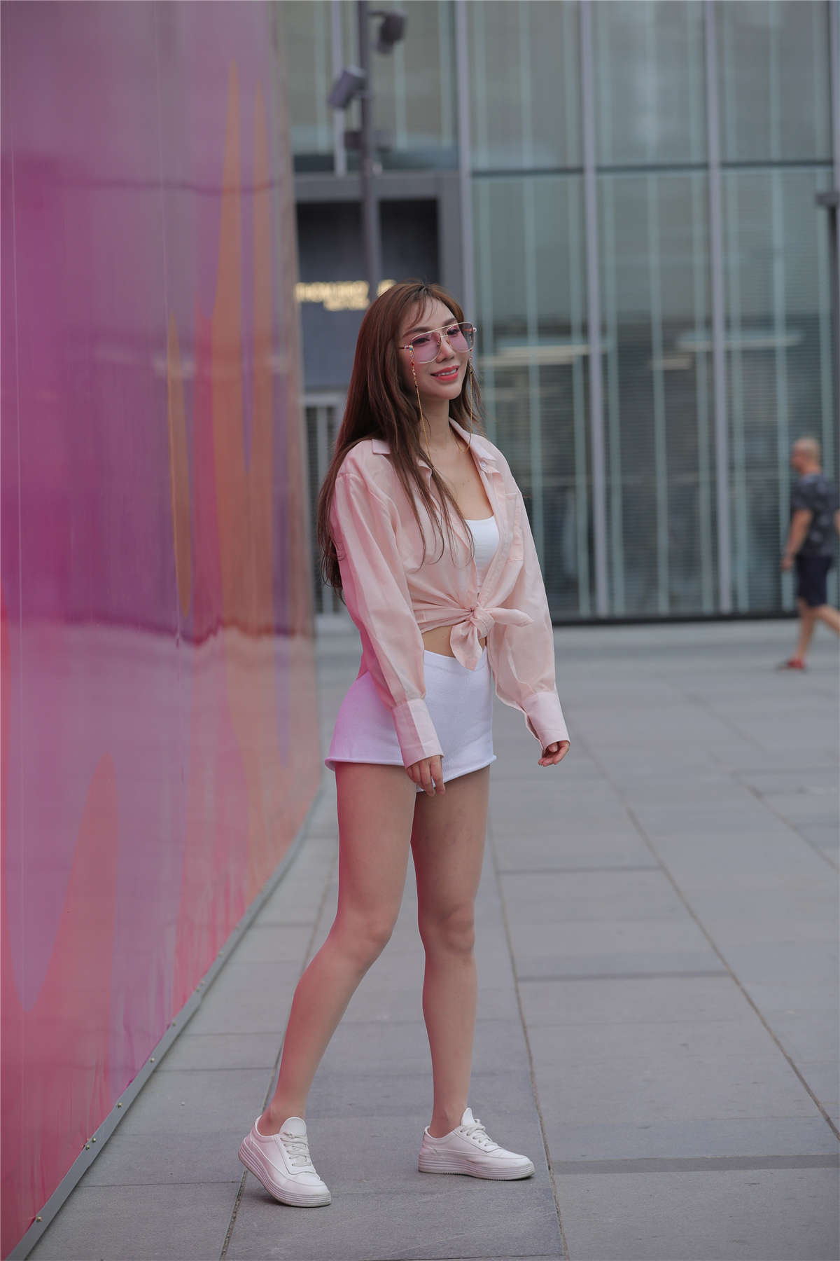 图片[2]-短裤小白鞋青春范儿-日更街拍