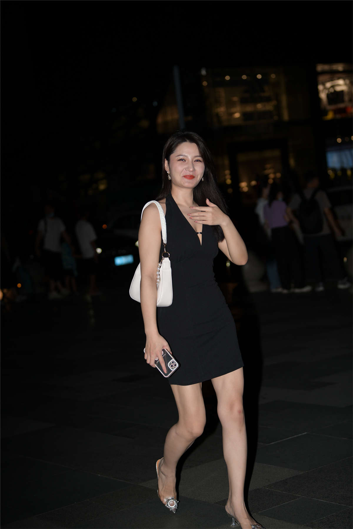 黑色吊带裙-日更街拍