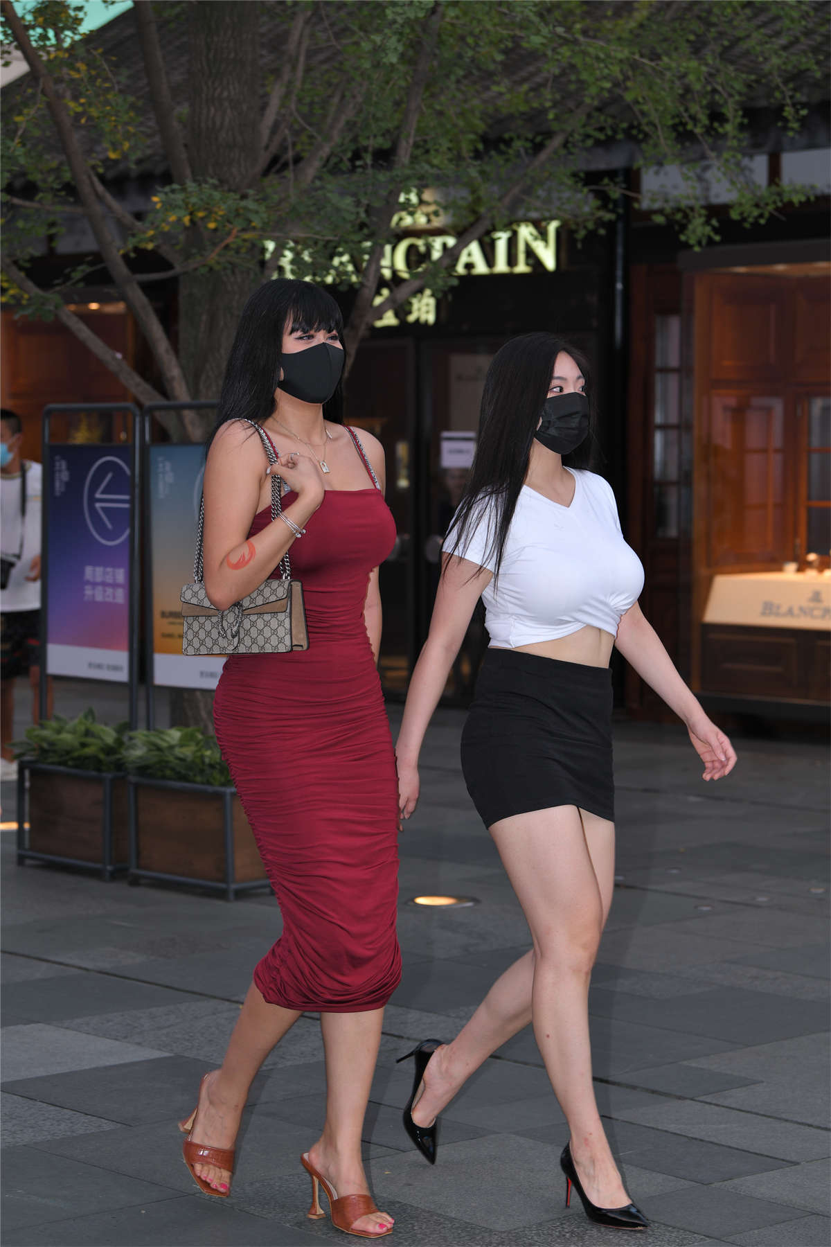 图片[2]-亮眼红裙-日更街拍