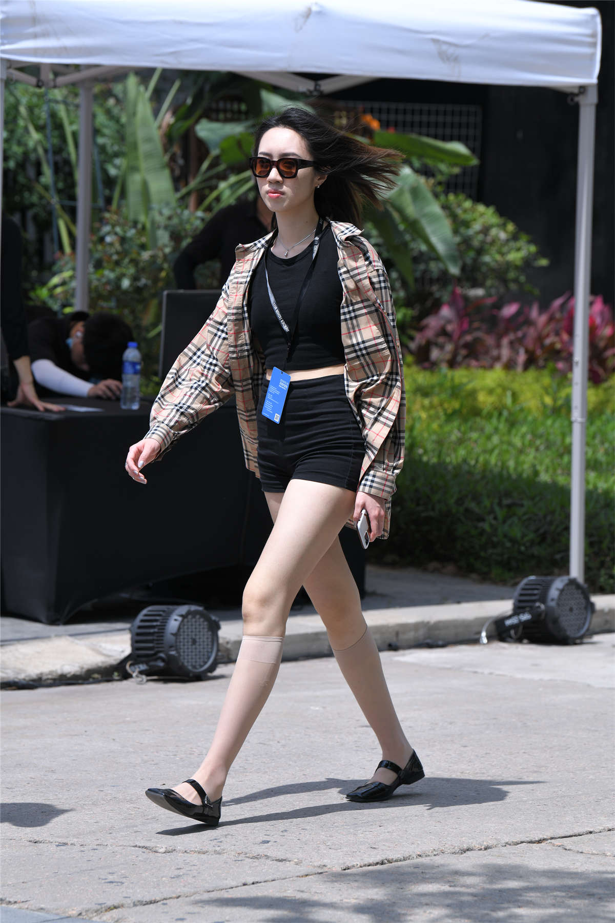 图片[2]-花格子衬衫女孩-日更街拍