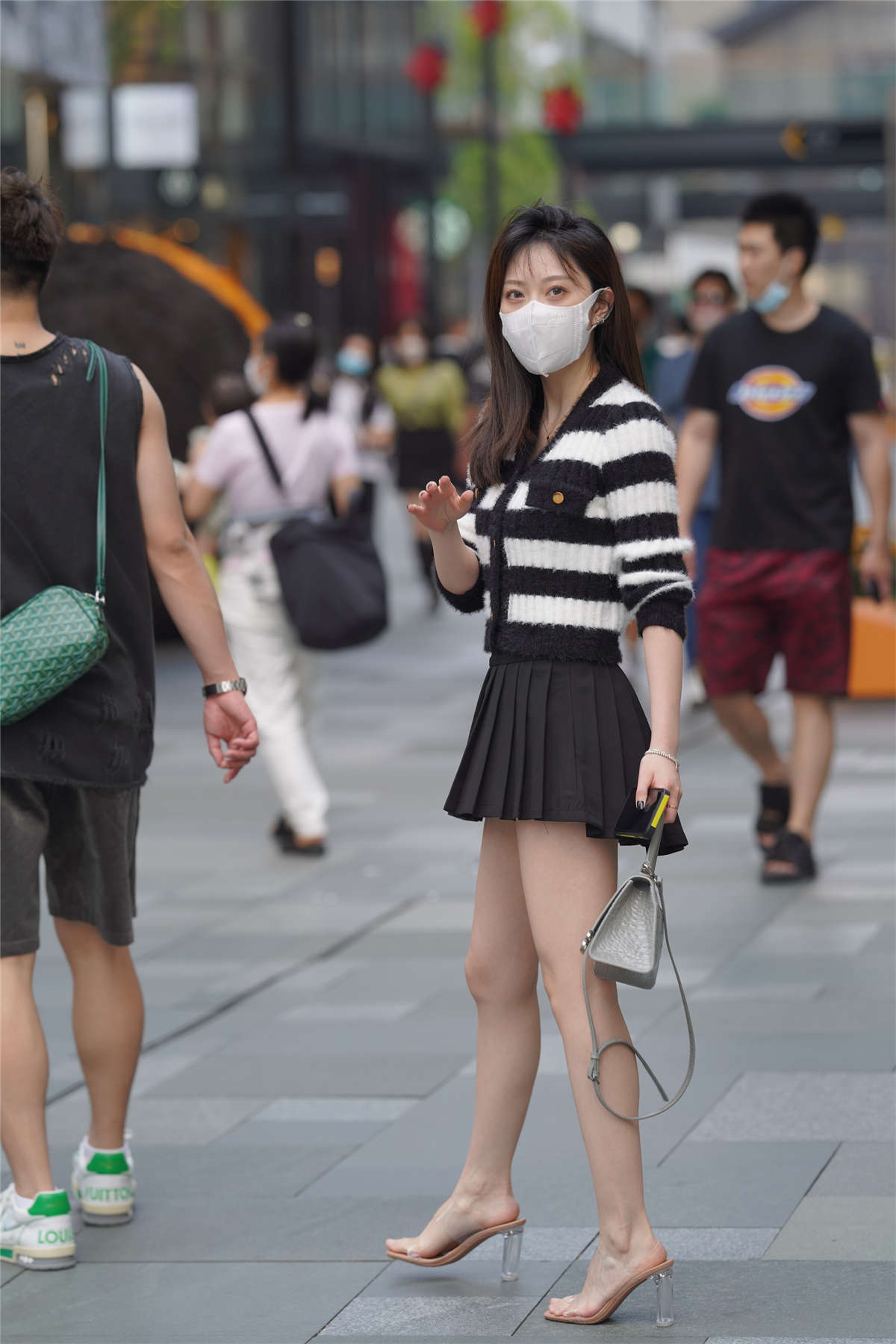 黑色超短百褶裙-日更街拍