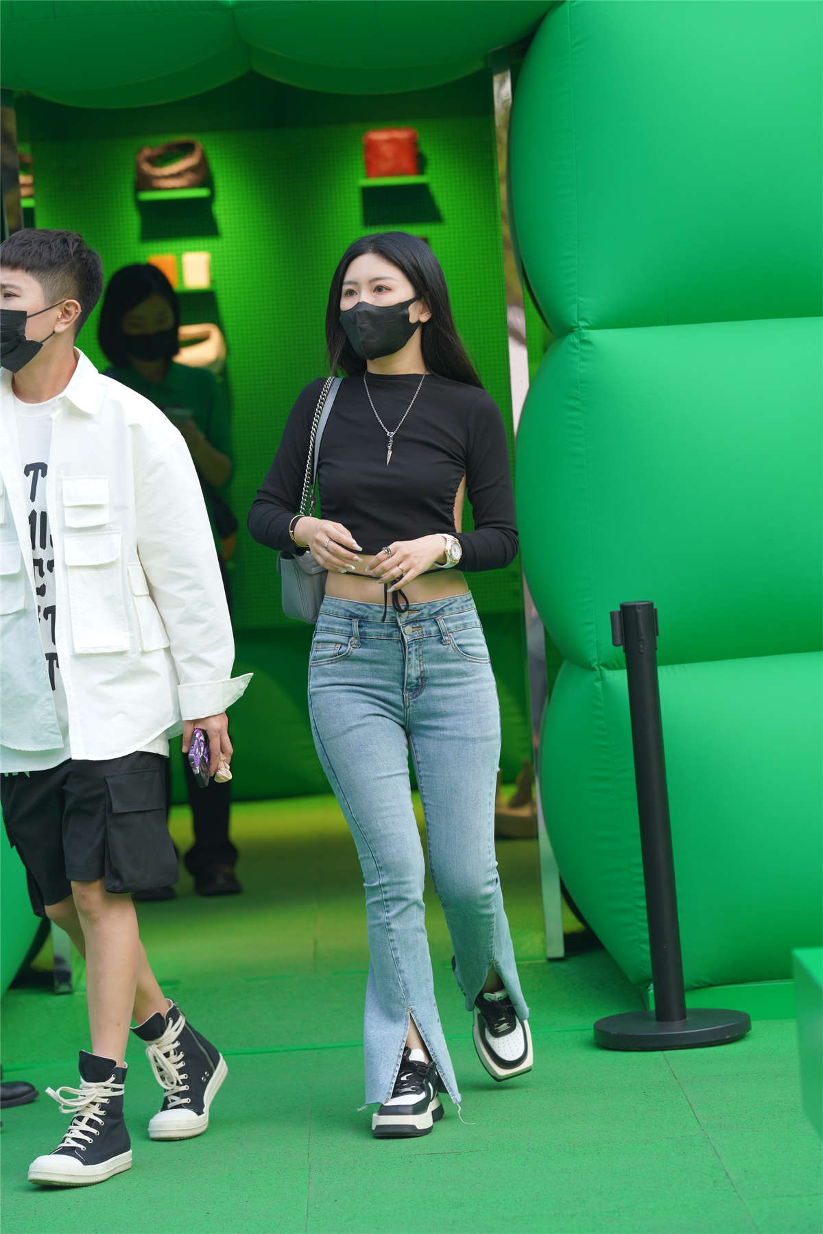 图片[2]-露背牛仔裤-日更街拍