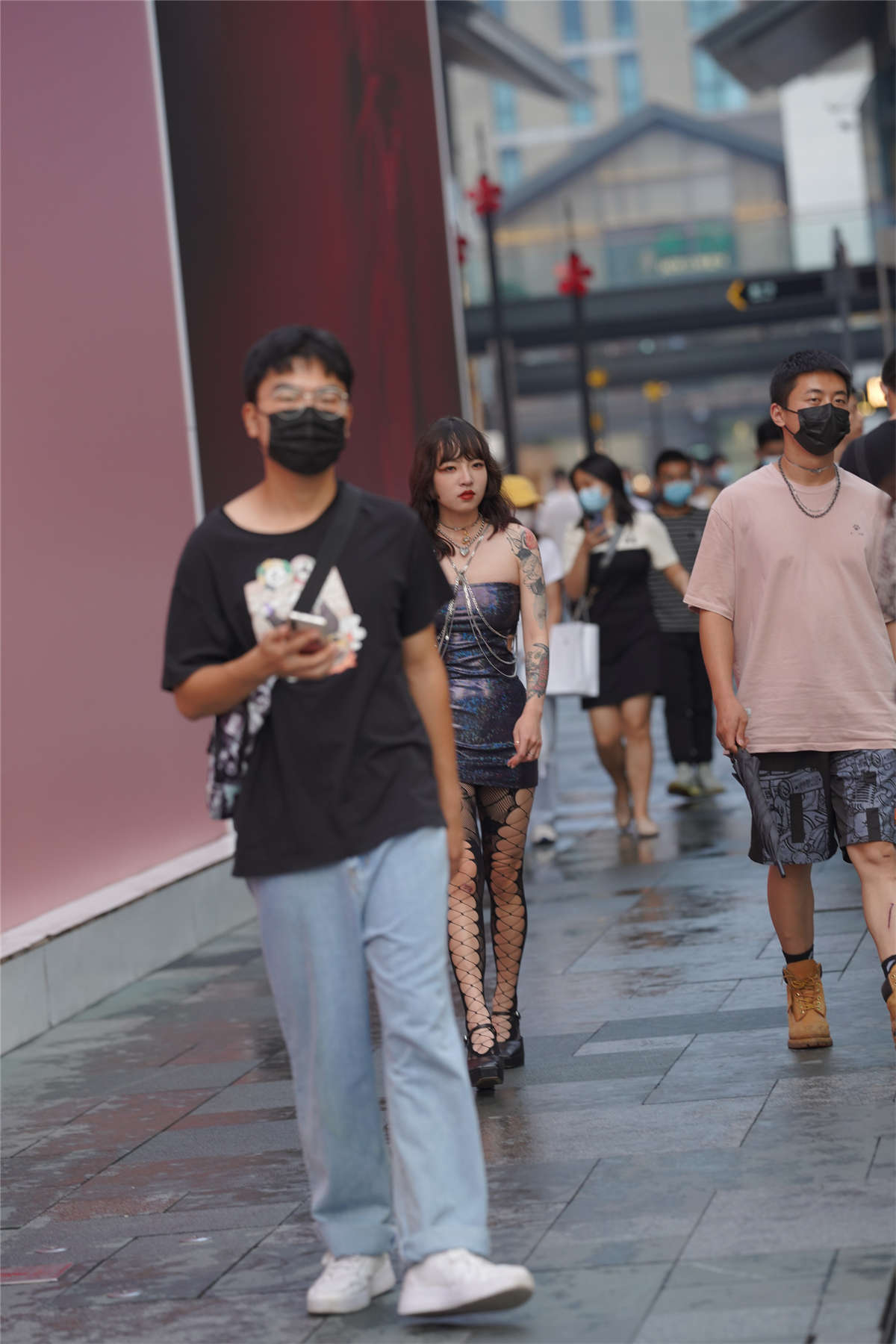 时尚皮裙搭配-日更街拍