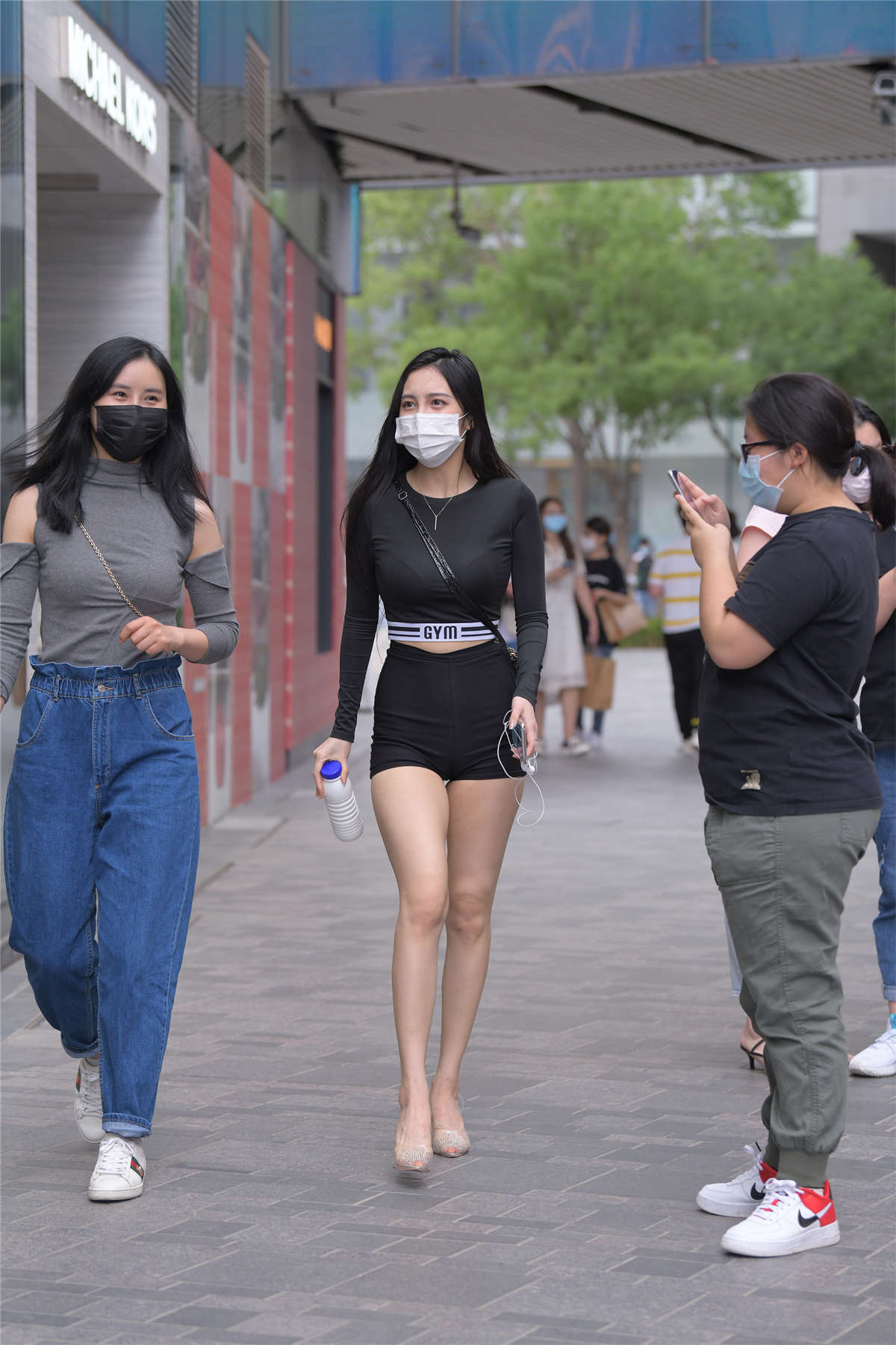 图片[2]-黑色紧身装-日更街拍