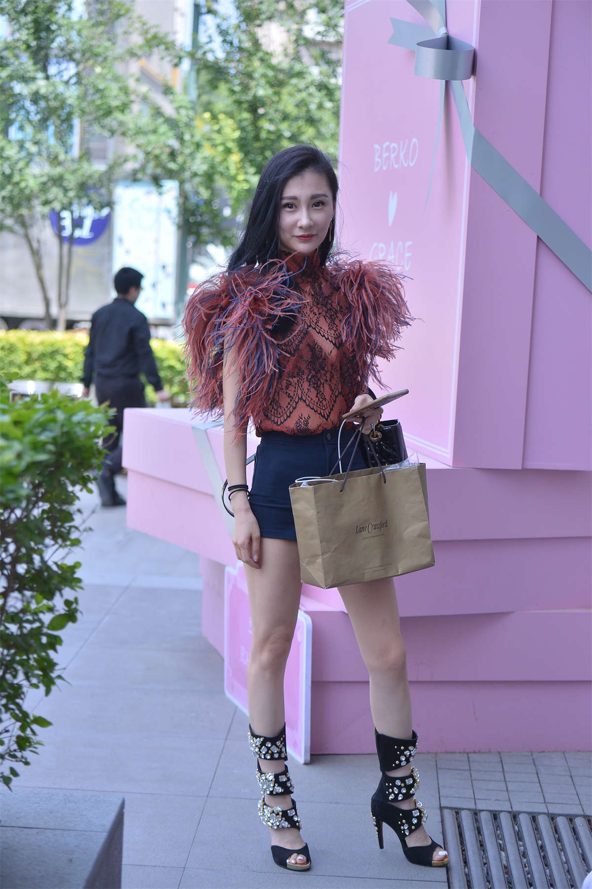 图片[2]-闪亮水钻高跟-日更街拍