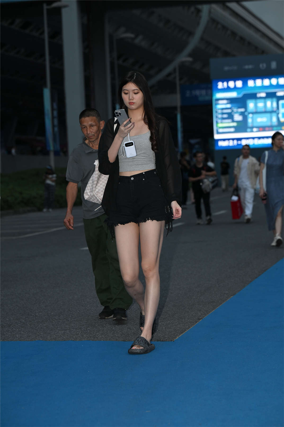 图片[2]-黑色牛仔短裤-日更街拍