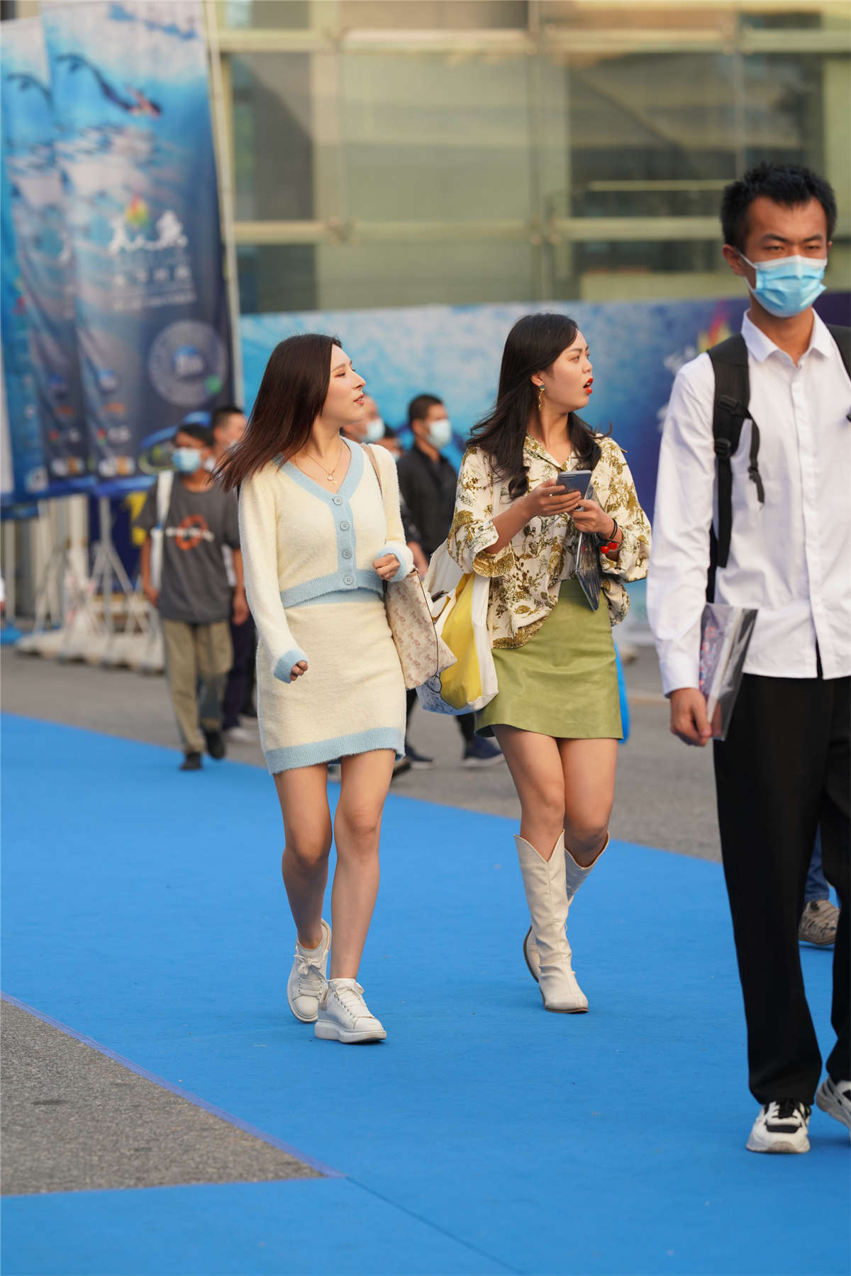 图片[2]-白色紧身包臀裙-日更街拍