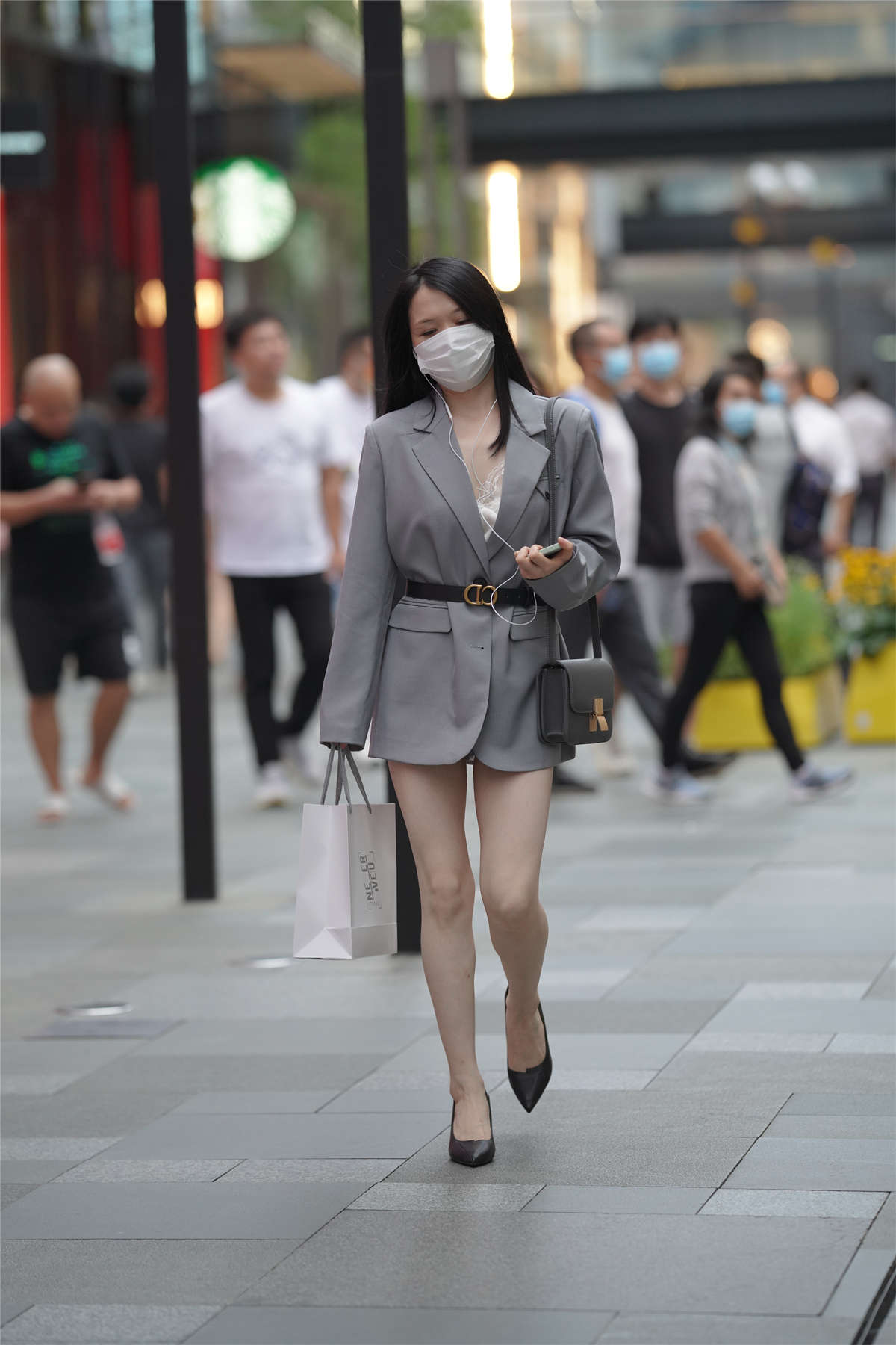 图片[2]-灰色西装美腿高跟-日更街拍