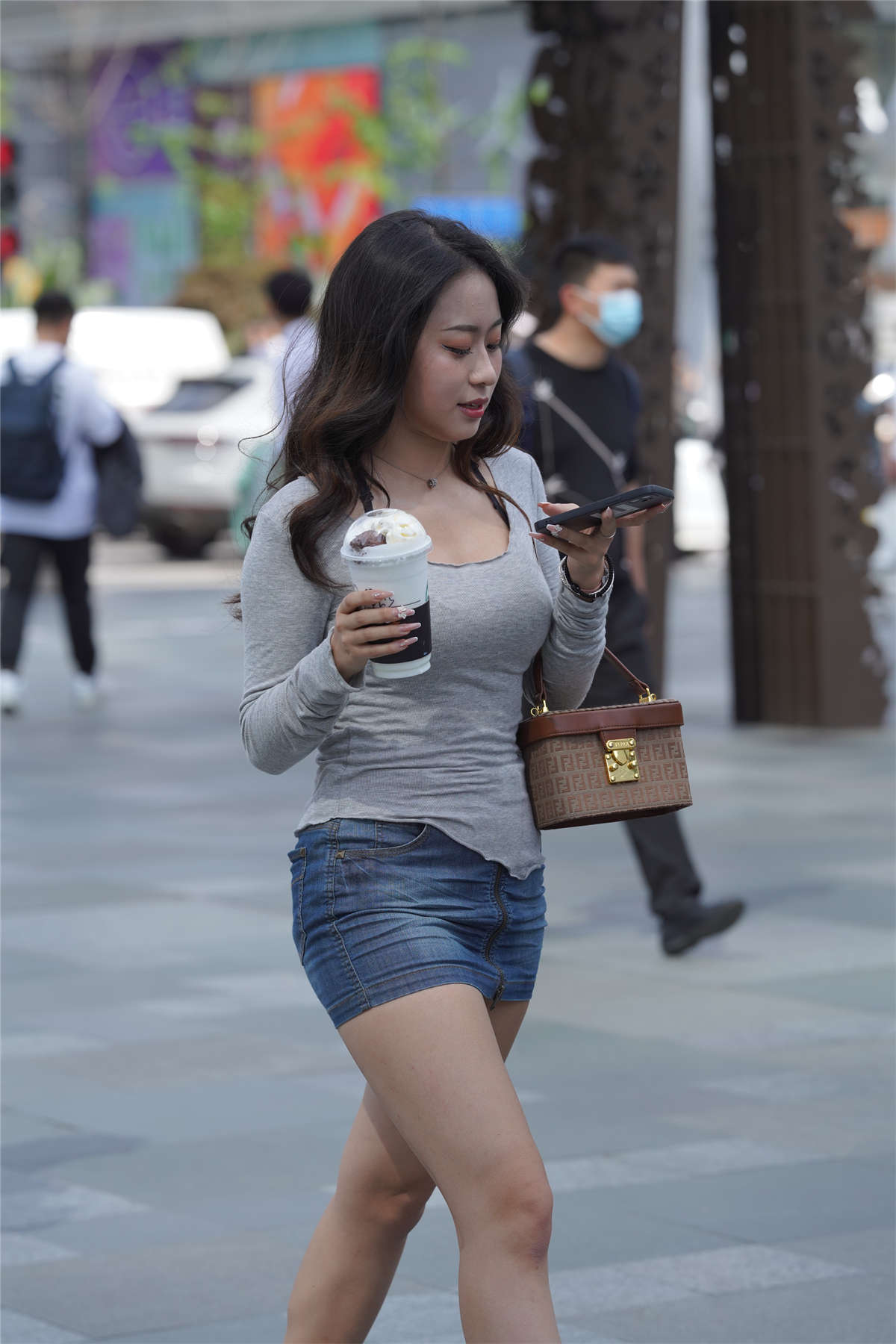 图片[2]-蓝色紧身包臀裙-日更街拍