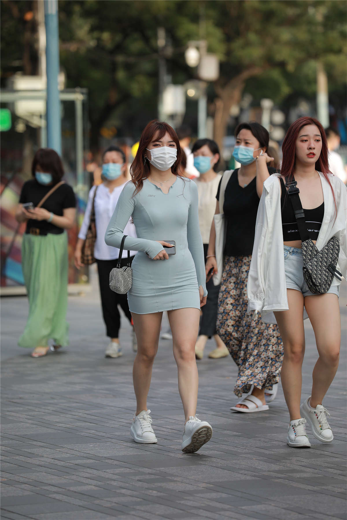 图片[2]-蓝色紧身包臀裙翘臀-日更街拍