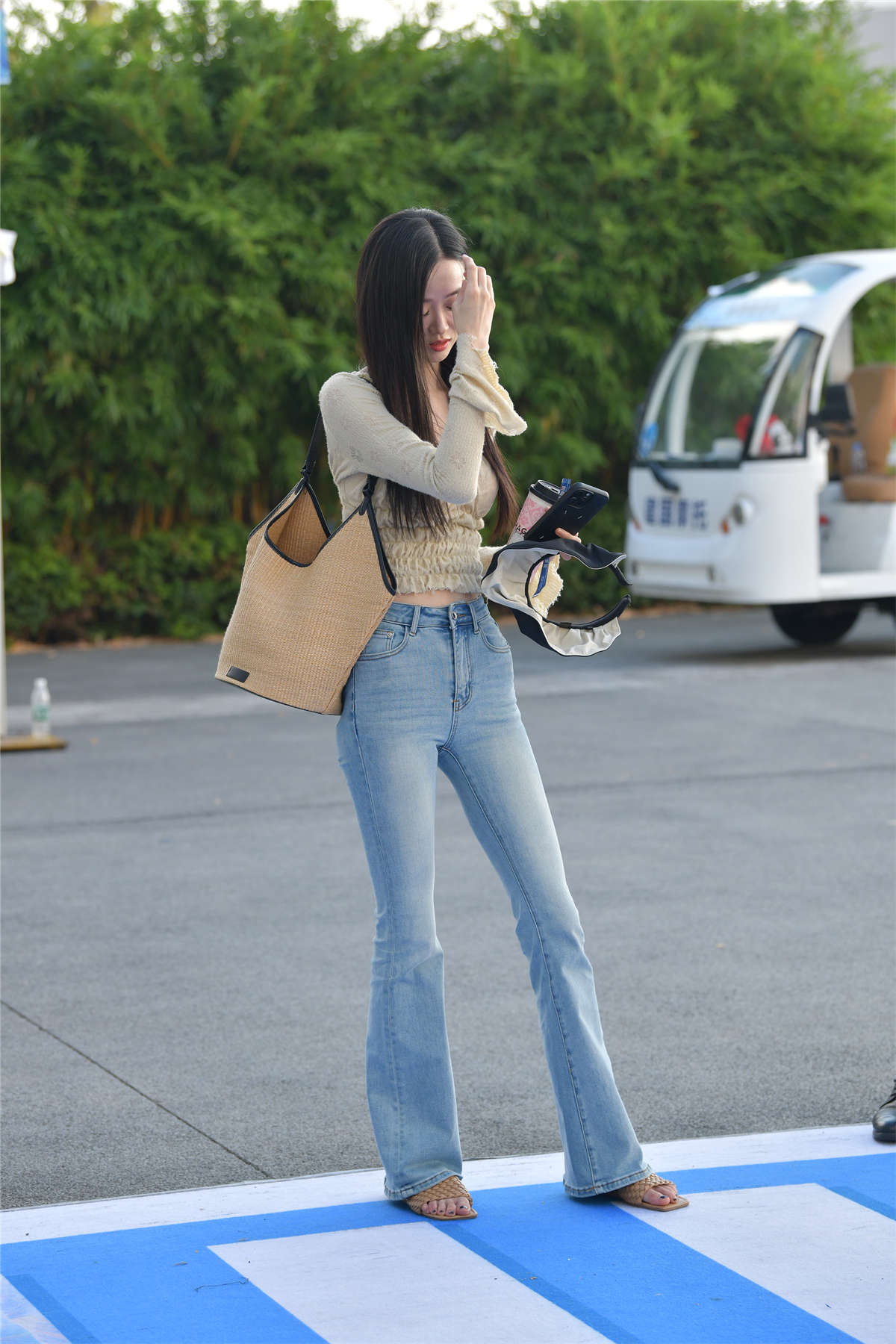 图片[2]-高挑靓丽牛仔裤-日更街拍