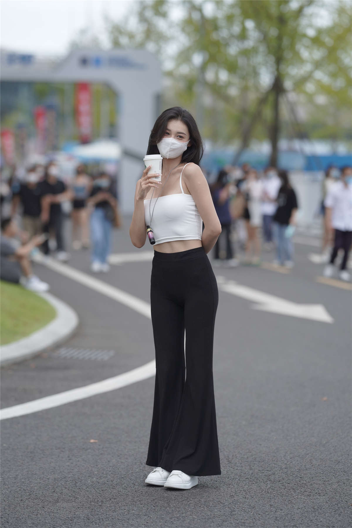 图片[2]-黑白搭配好身材-日更街拍