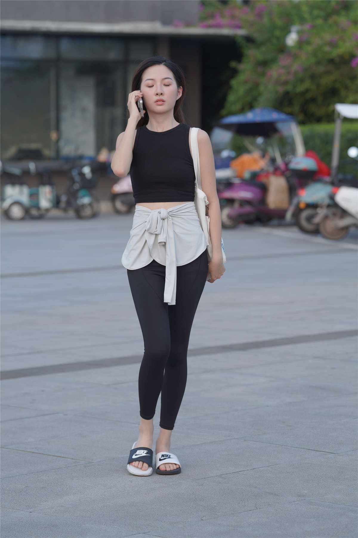 图片[2]-黑色运动装魅力显白-日更街拍