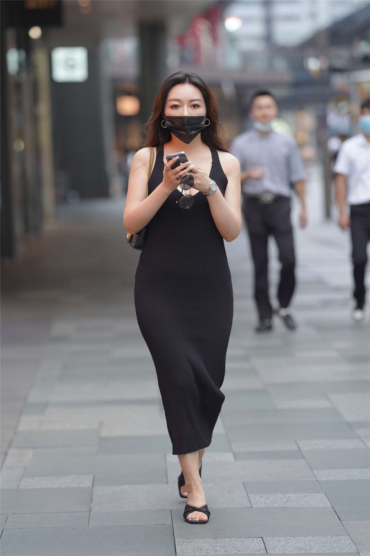 图片[2]-黑色长裙-日更街拍