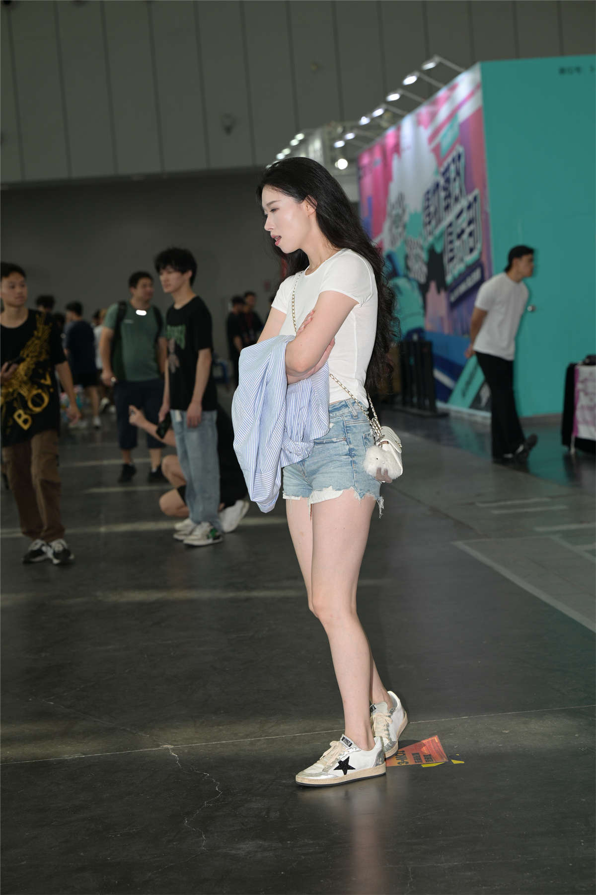 甜美牛仔短裤-日更街拍