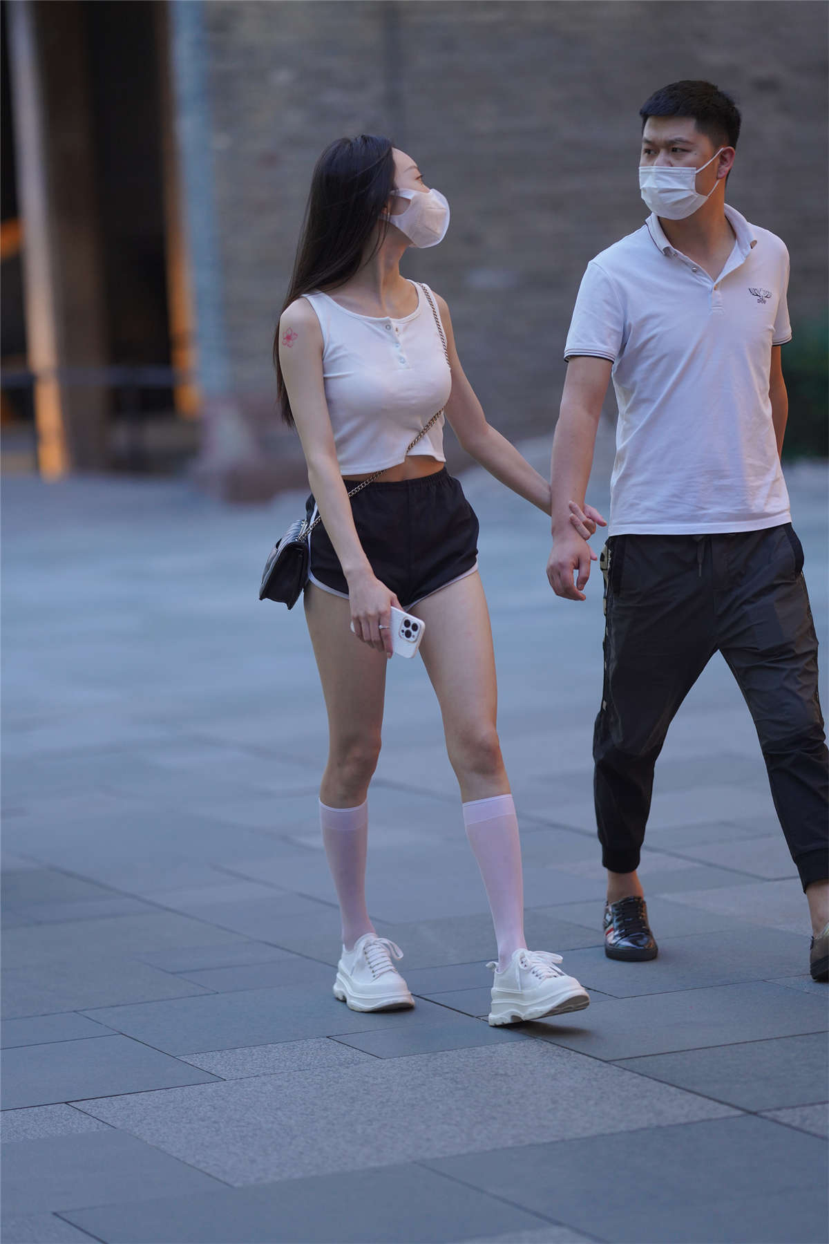 图片[2]-运动装黑白搭配-日更街拍