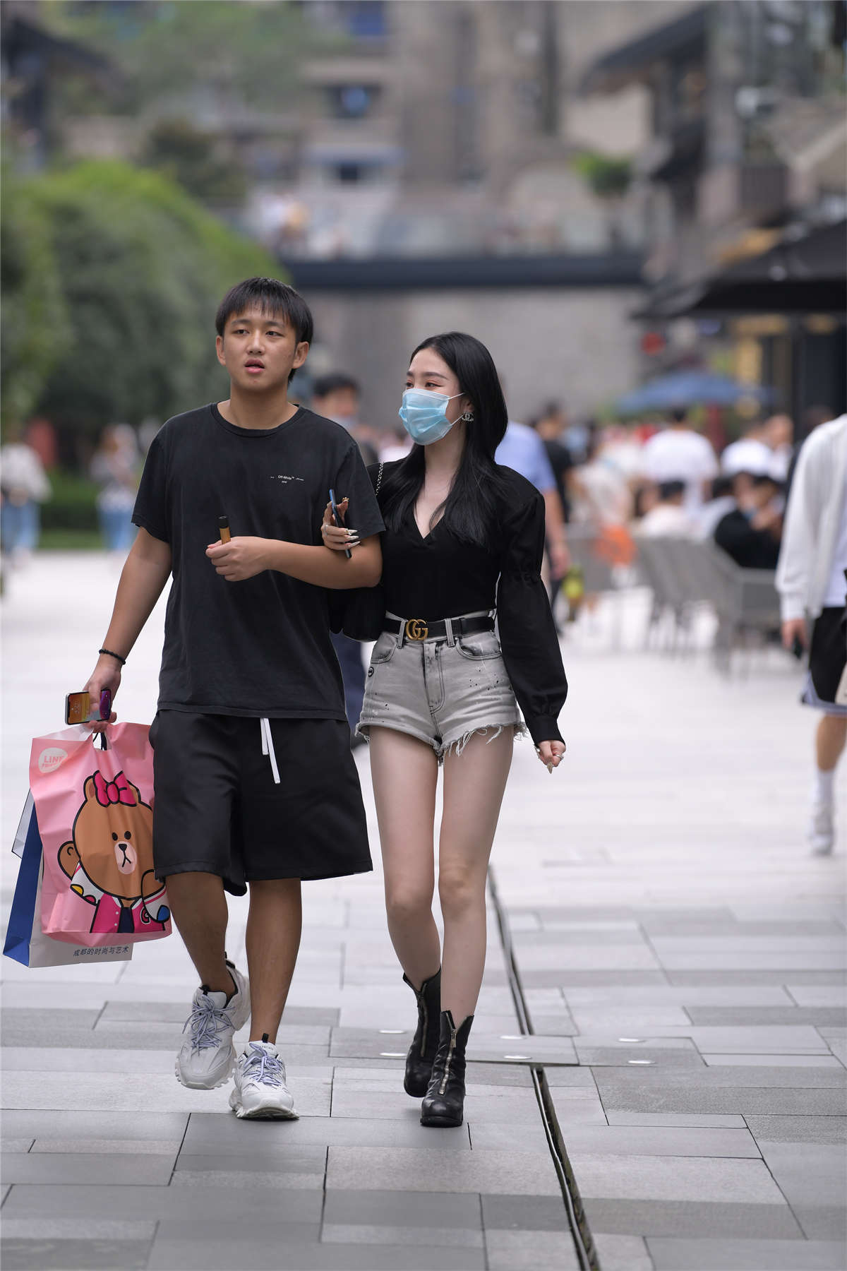 图片[2]-灰色热裤美腿短靴-日更街拍