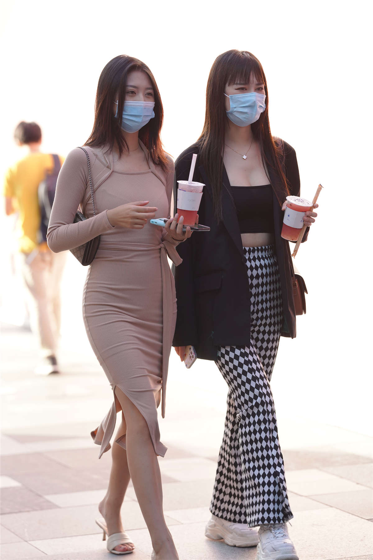 图片[2]-棕色修身长裙-日更街拍