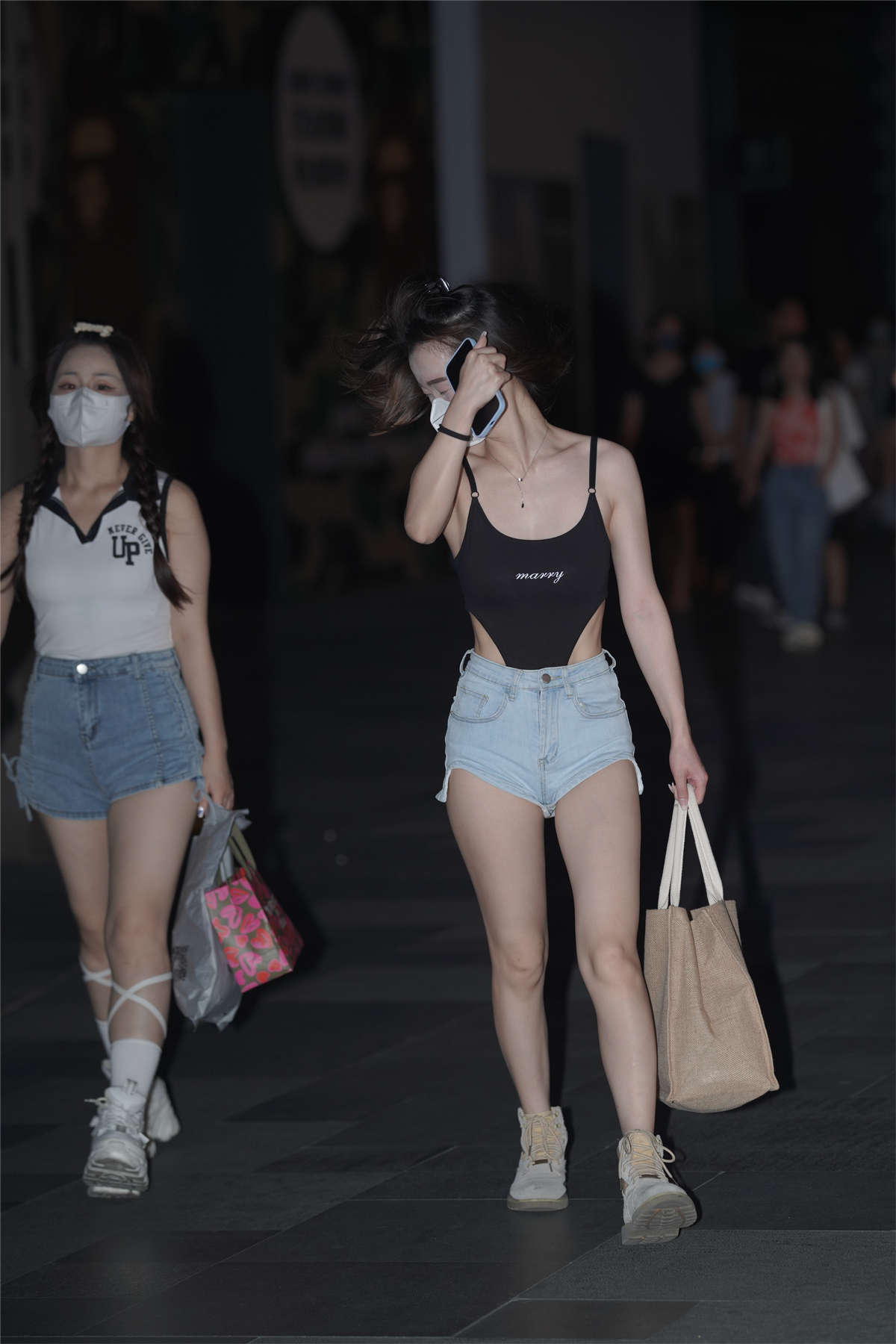 图片[2]-蓝色热裤黑色连体衣小蛮腰-日更街拍