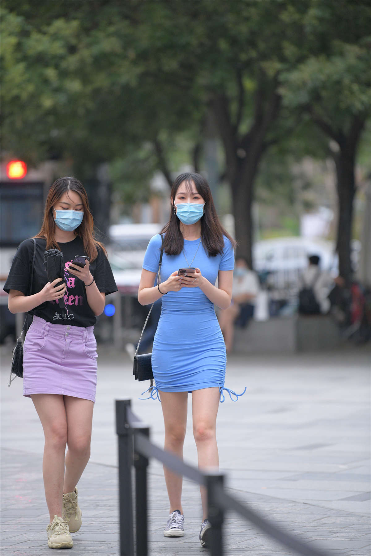 图片[2]-魅力蓝色修身裙-日更街拍