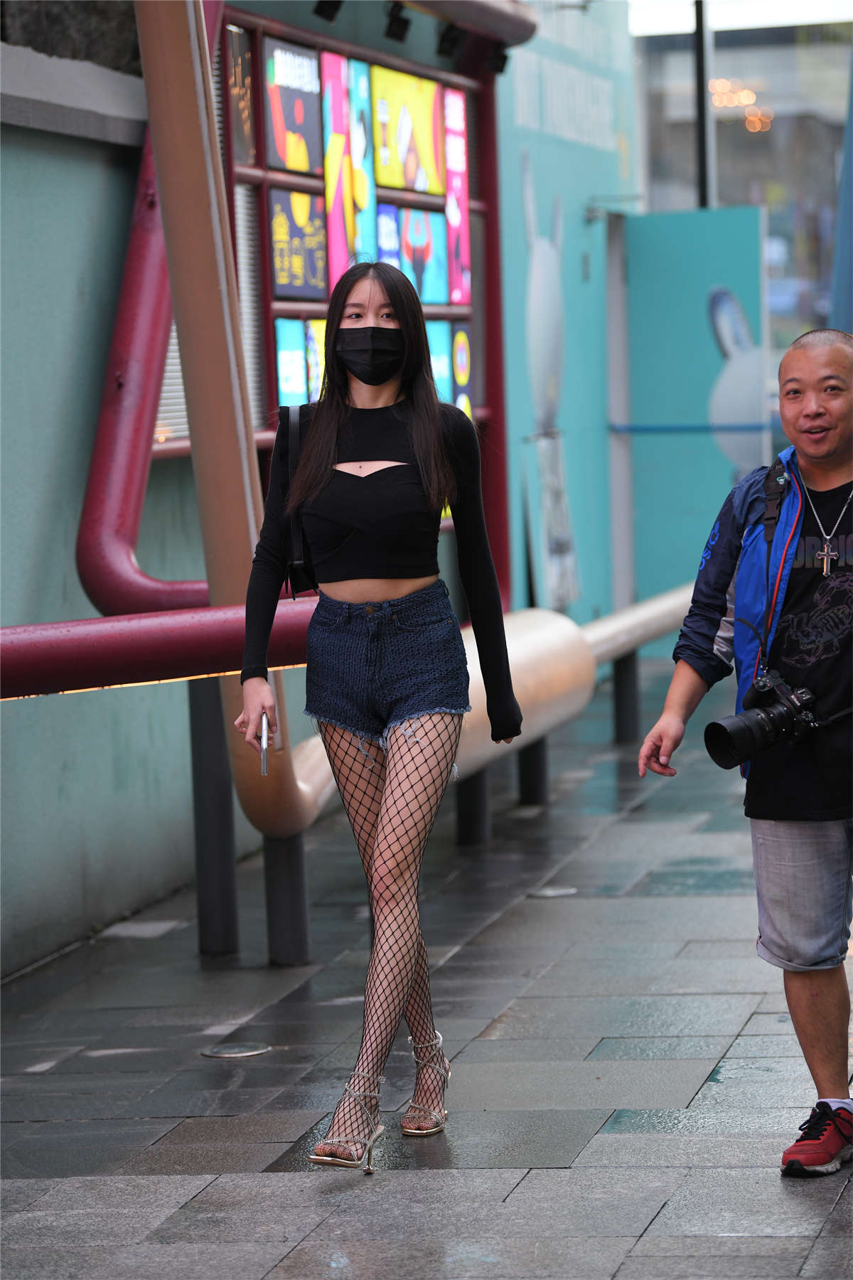 牛仔短裤黑网-日更街拍