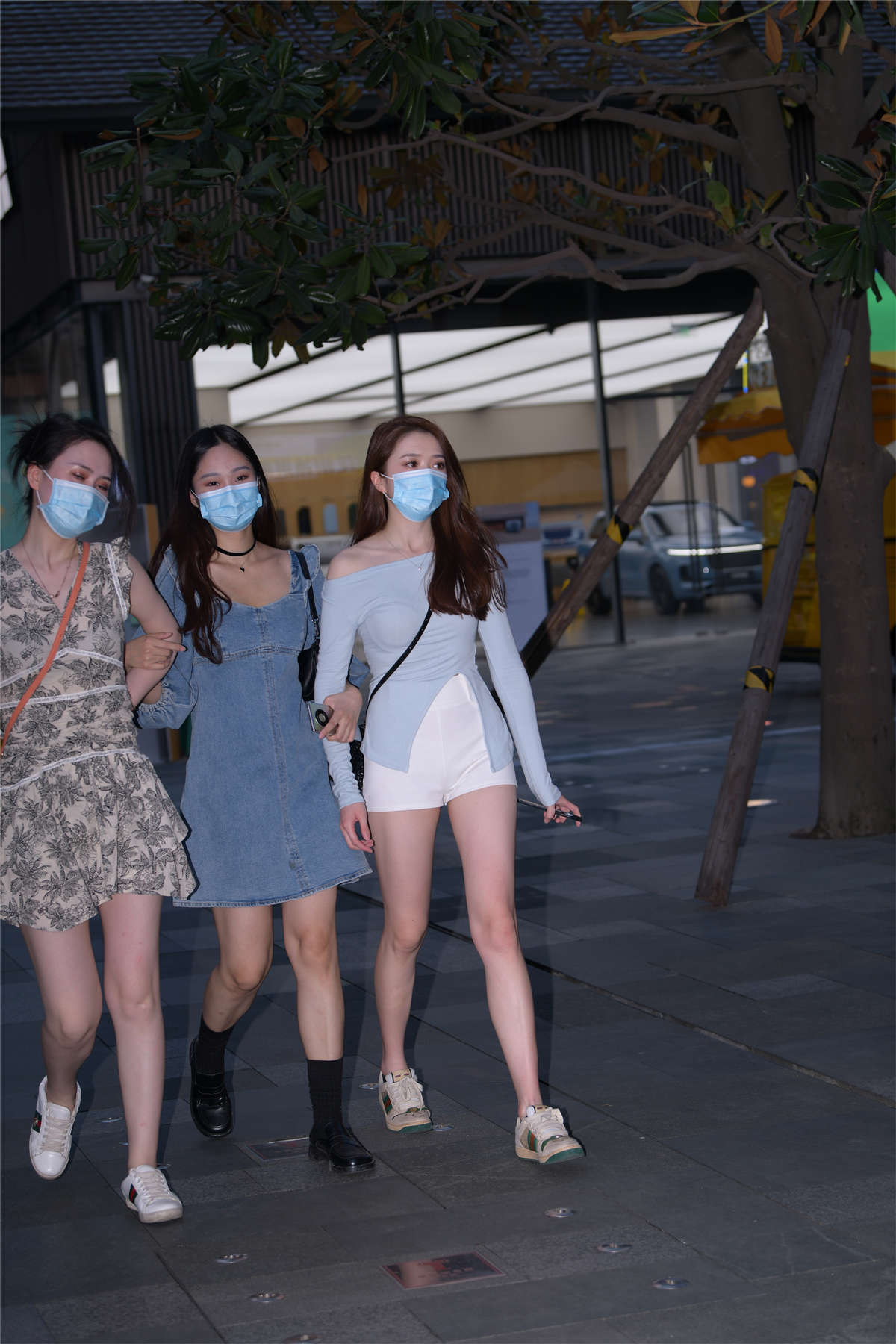 图片[2]-清甜靓丽白色短裤-日更街拍