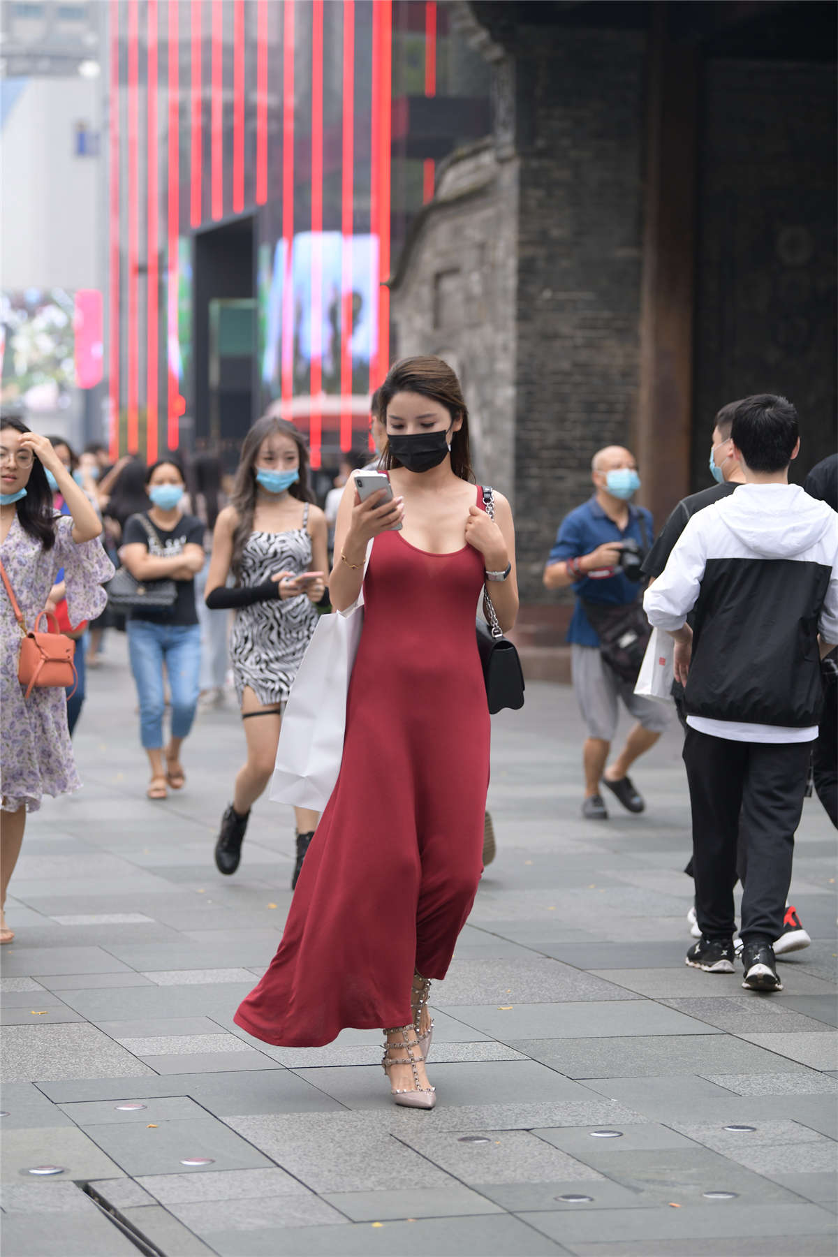 图片[2]-红色紧身包臀长裙-日更街拍