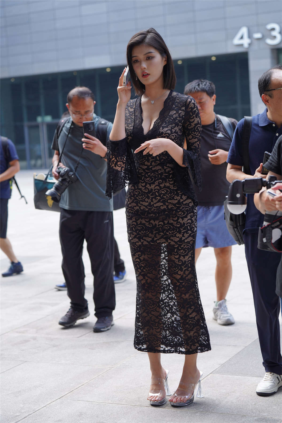 图片[2]-黑色蕾丝长裙-日更街拍