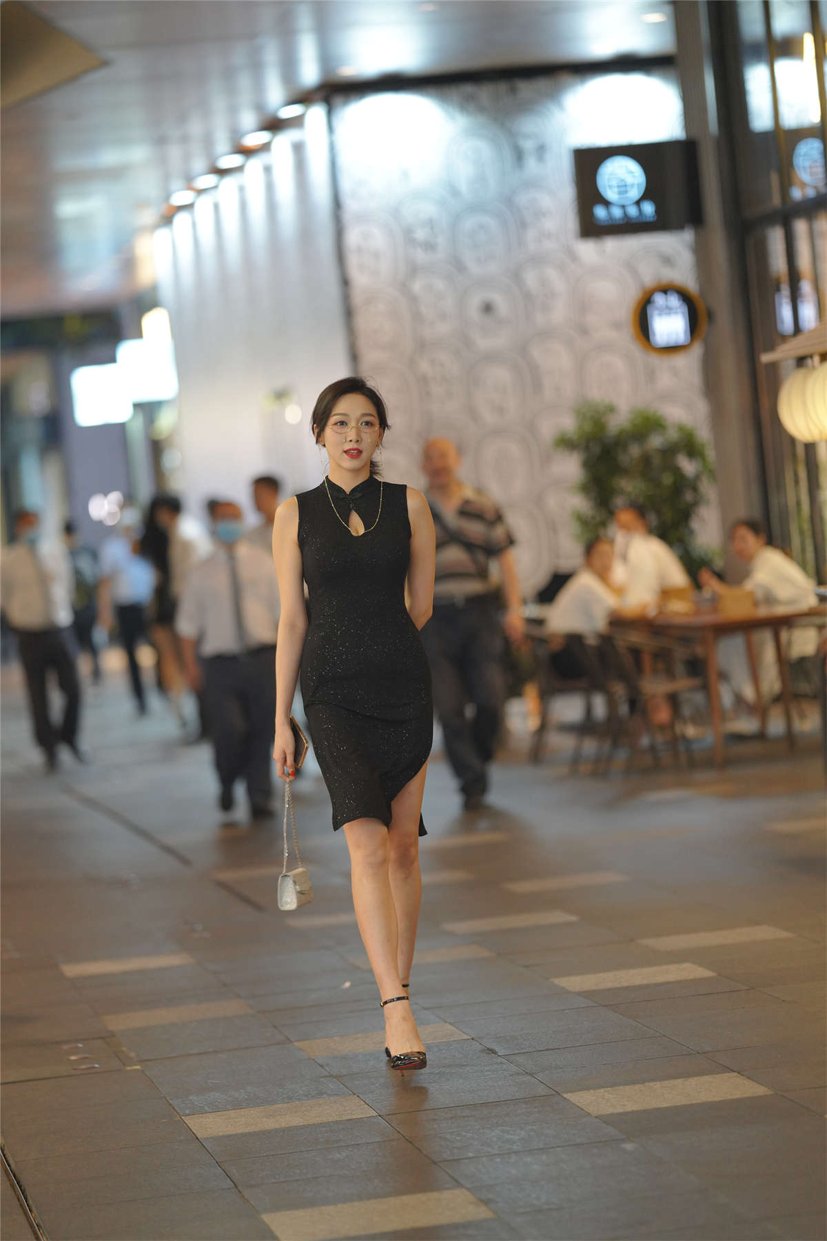 图片[2]-复古风黑色连衣裙-日更街拍