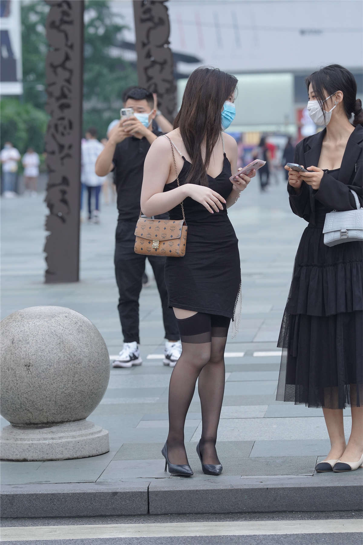 图片[2]-黑色系更显白-日更街拍