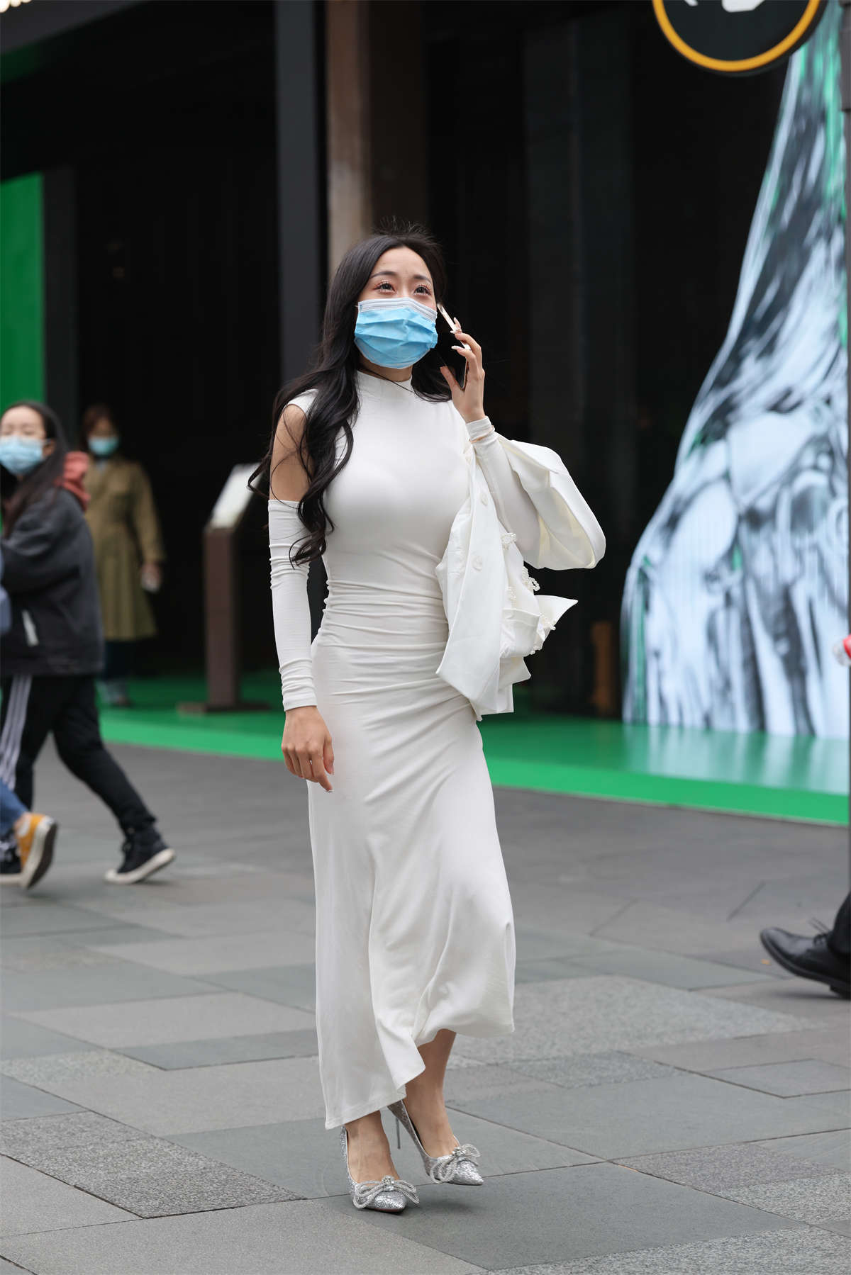 图片[2]-迷人修身长裙-日更街拍