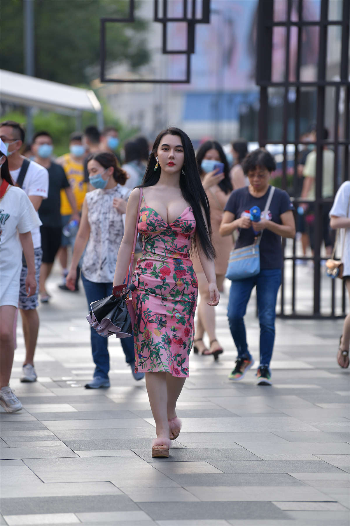 图片[2]-碎花吊带裙-日更街拍