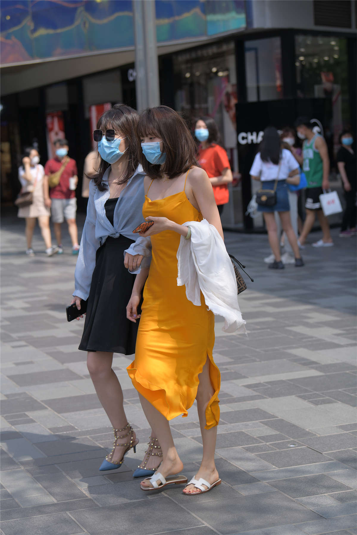 图片[2]-丝质吊带裙-日更街拍