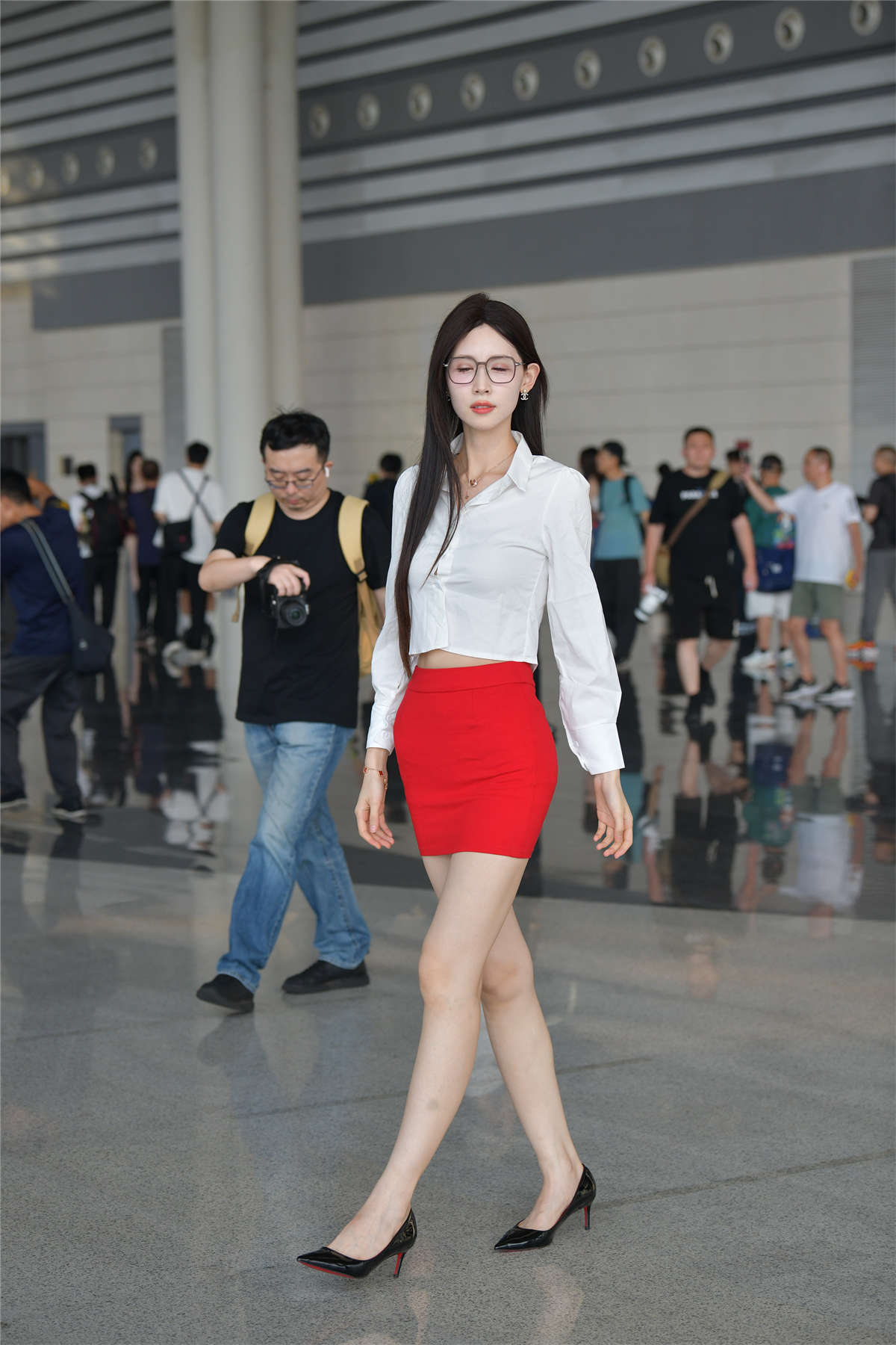 图片[2]-衬衫红裙OL风-日更街拍