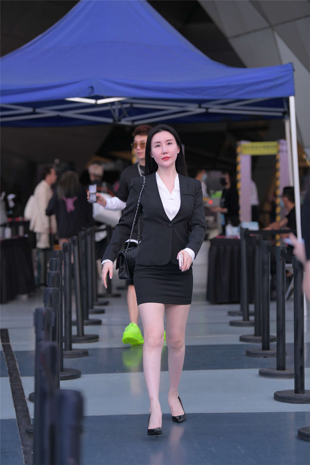 黑色制服裙套装-日更街拍