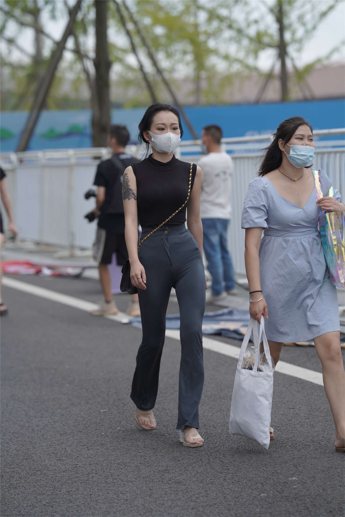 图片[2]-修身装好身材纹身-日更街拍