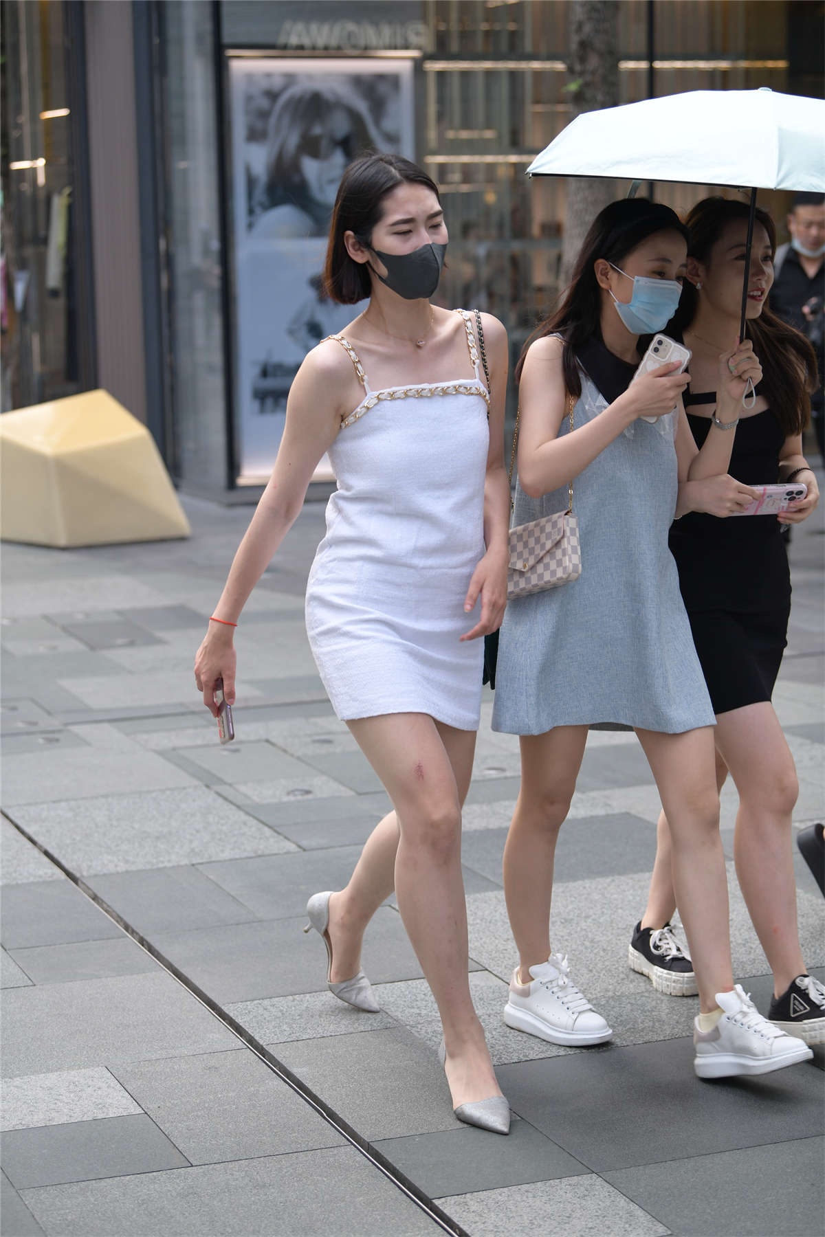 图片[2]-白色吊带裙-日更街拍