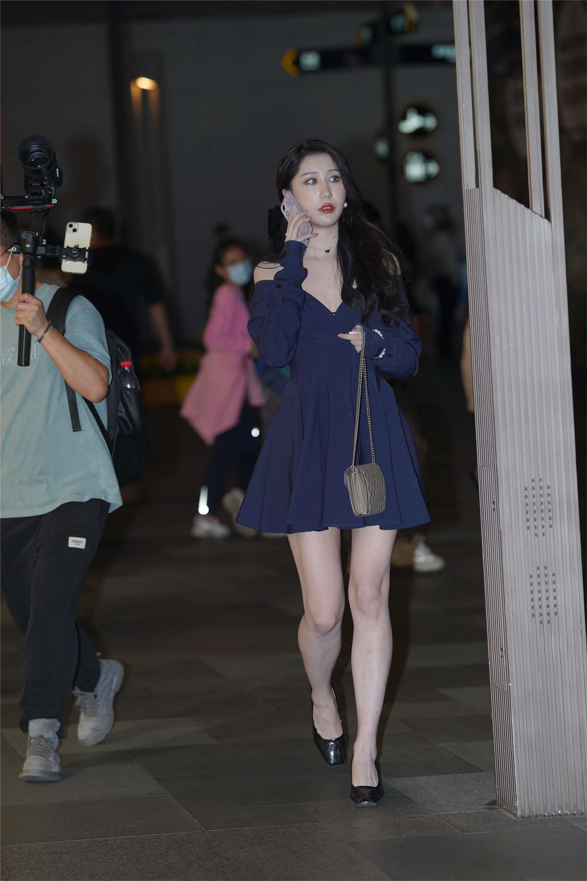 图片[2]-蓝色短裙女神-日更街拍
