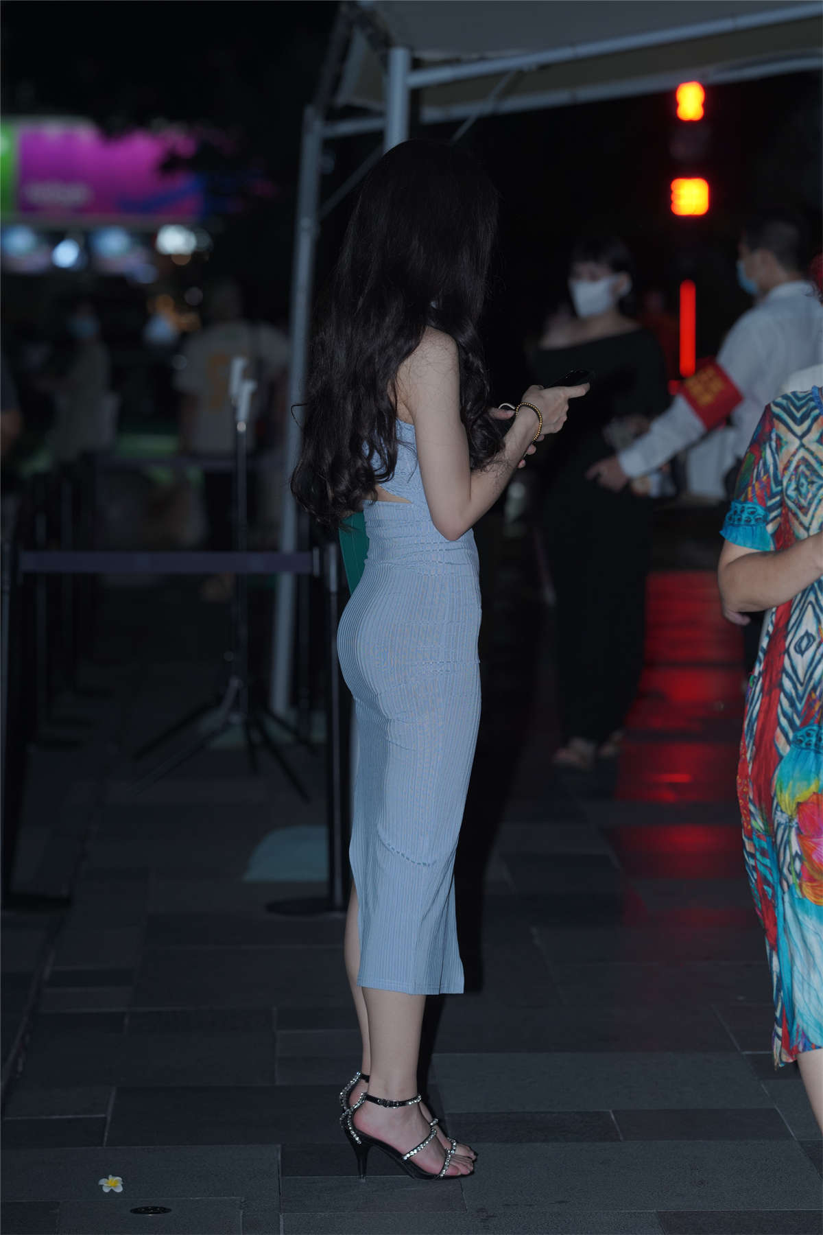 图片[2]-温柔如水蓝色修身裙-日更街拍