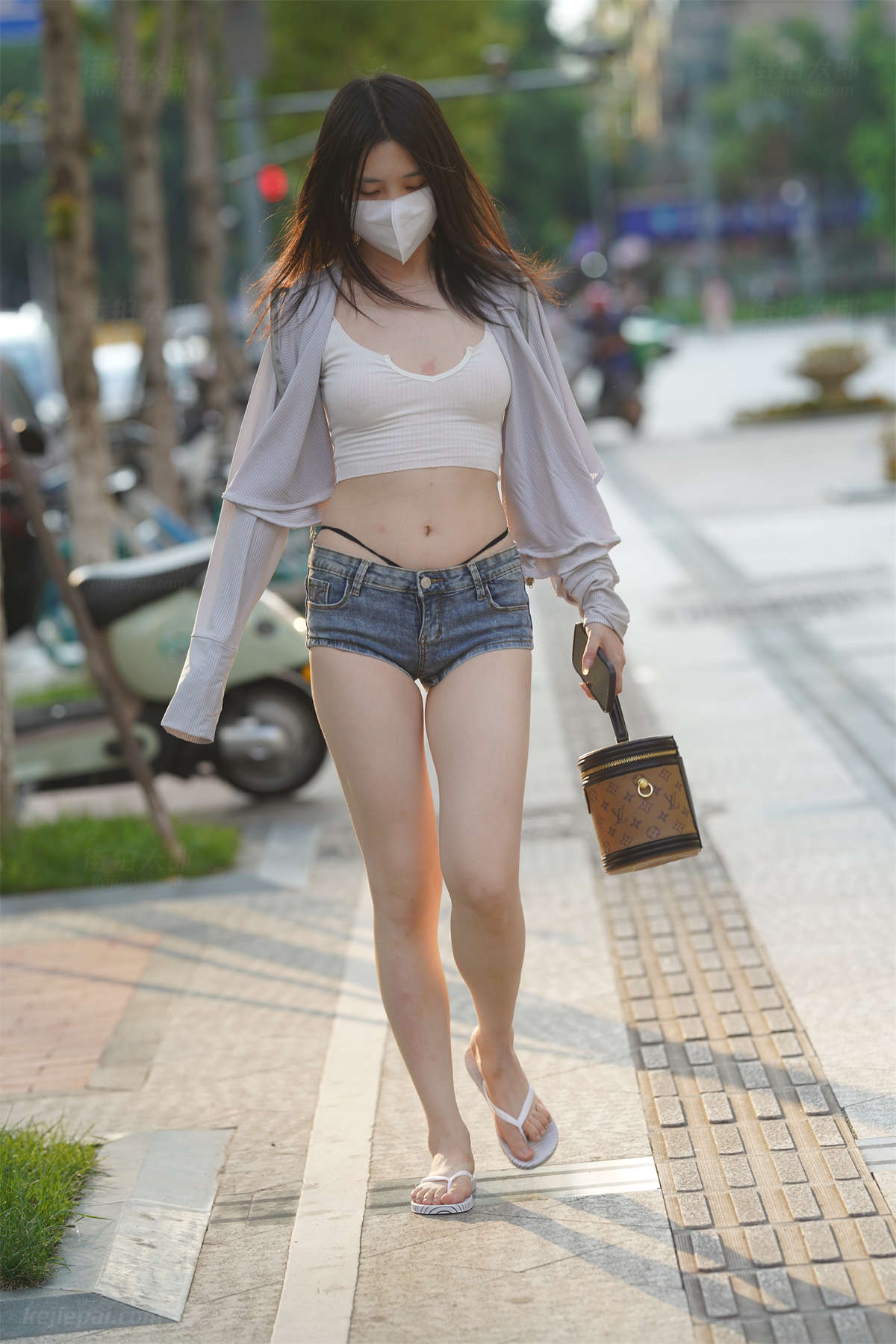 图片[2]-热裤小妹-日更街拍