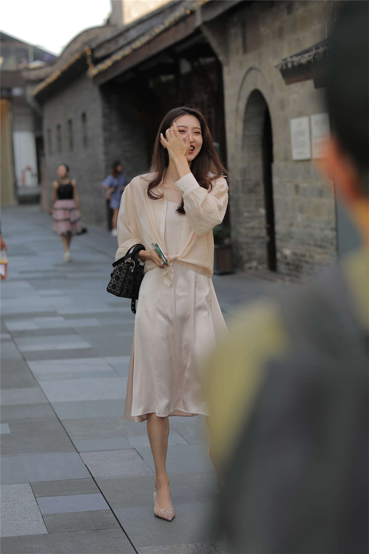 图片[2]-丝质连衣裙女神-日更街拍