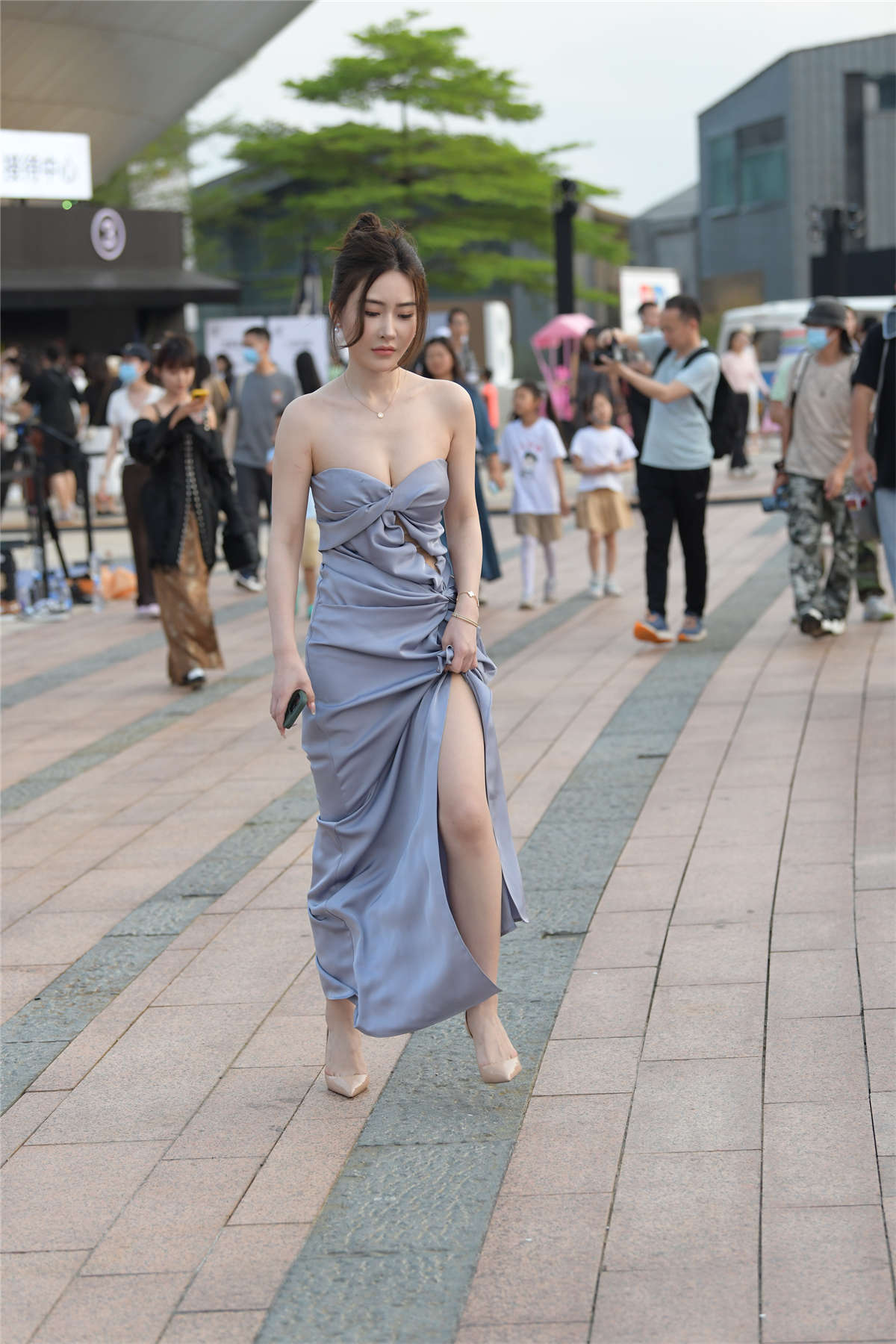 气质长裙女孩儿-日更街拍