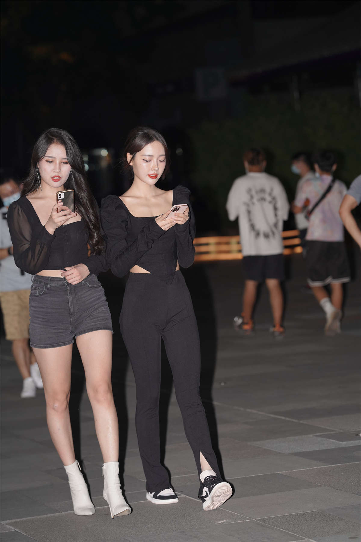 复古的黑色系搭配-日更街拍