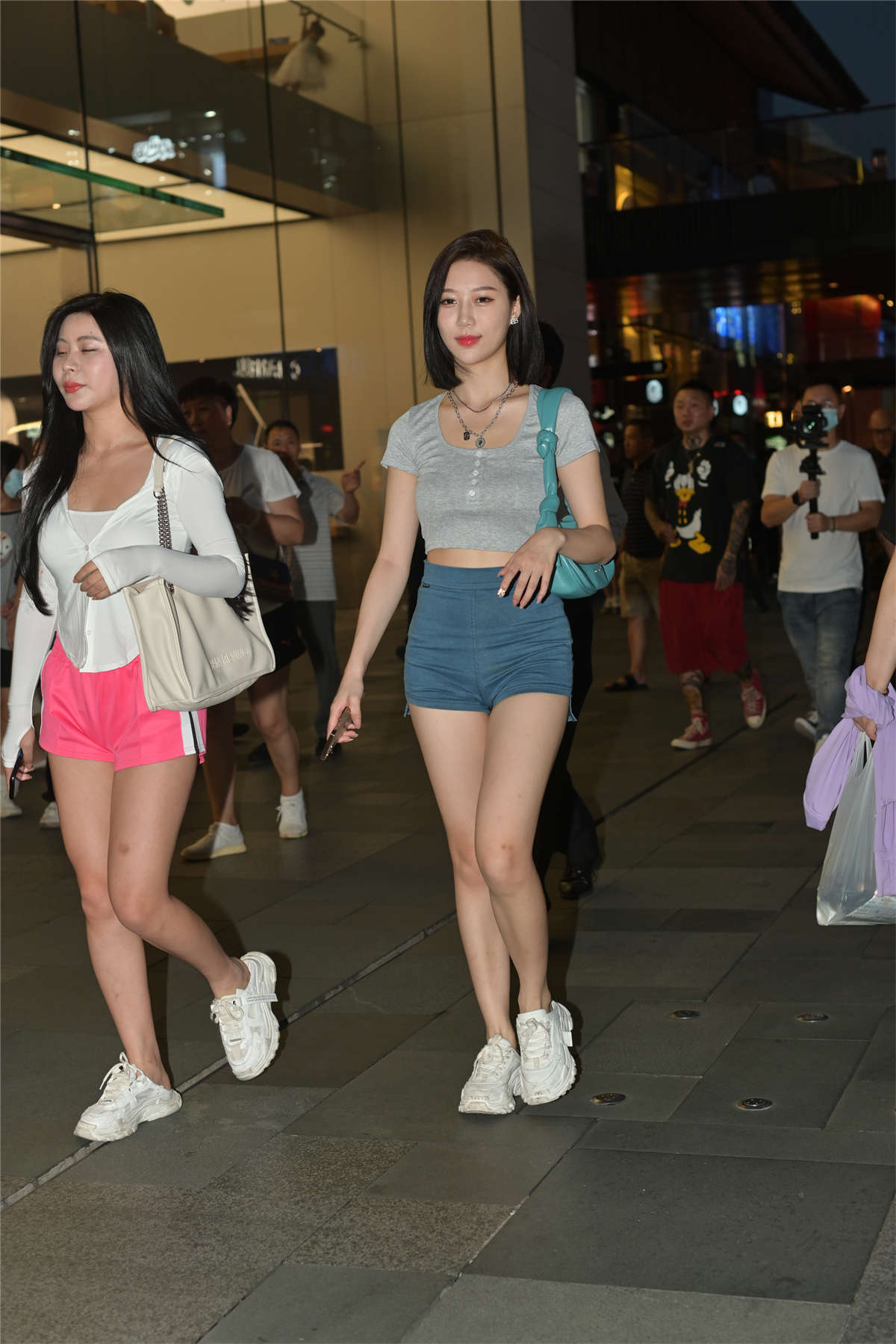 图片[2]-青春短裤小白鞋-日更街拍