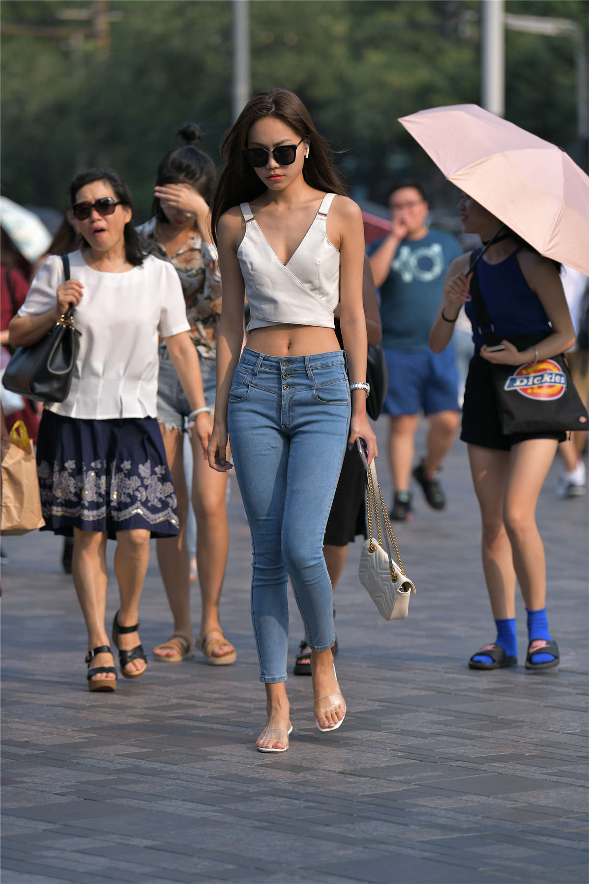 图片[2]-窈窕铅笔牛仔裤-日更街拍